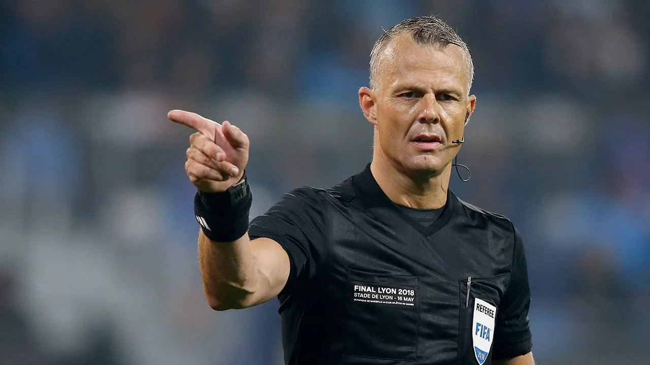 'Björn Kuipers is kandidaat nummer één voor fluiten EK-finale...