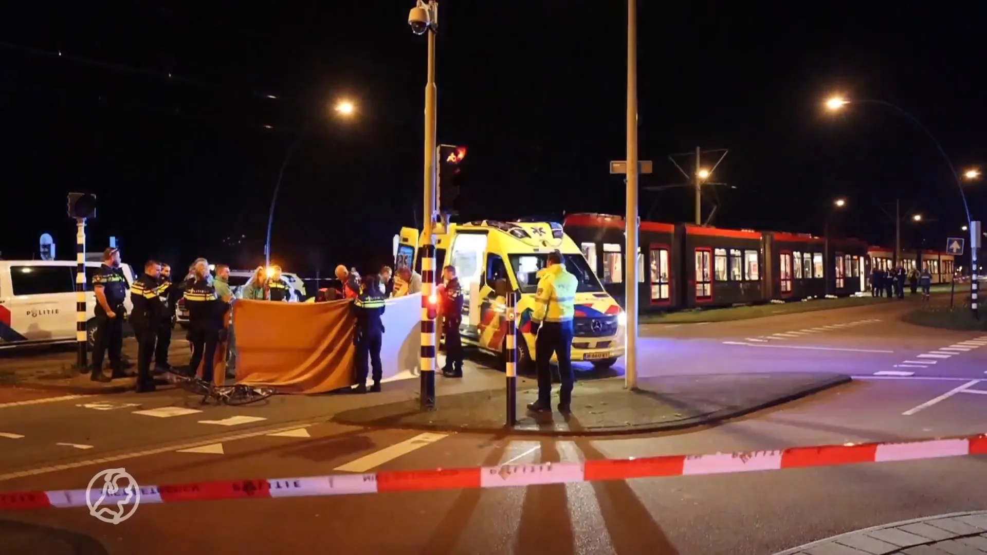 Fietser (19) overleden na aanrijding met tram in Den Haag