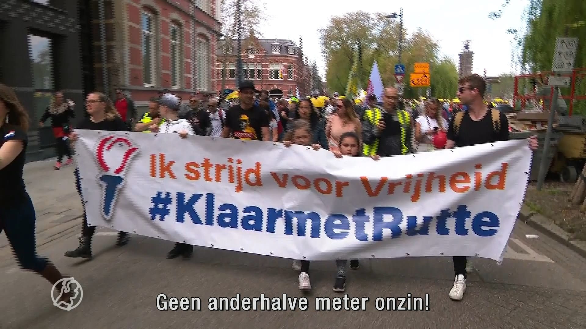 Mars door Den Bosch tegen de coronamaatregelen