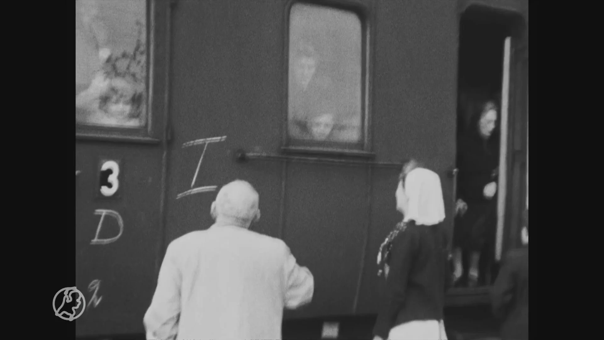 Schrijvers van boek over kamp Westerbork vinden gefilmden ter...