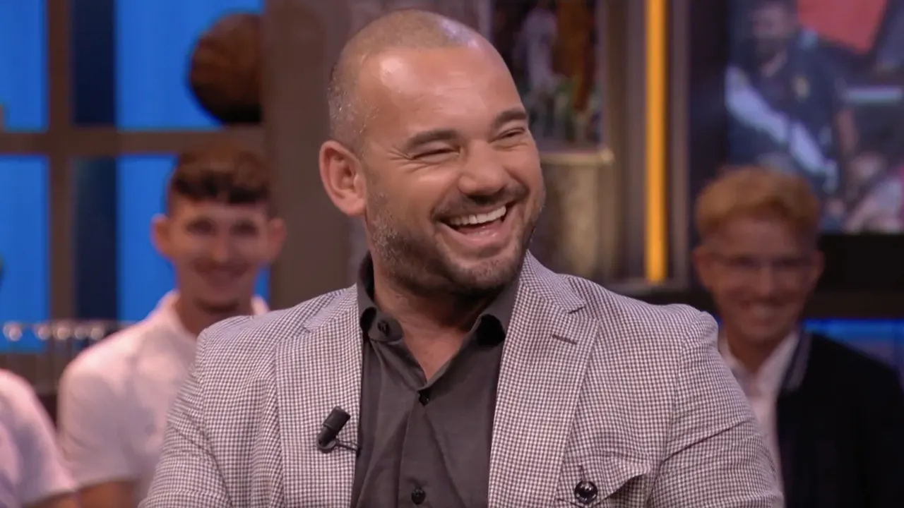 Wesley kreeg 10.000 euro boete van Van Gaal