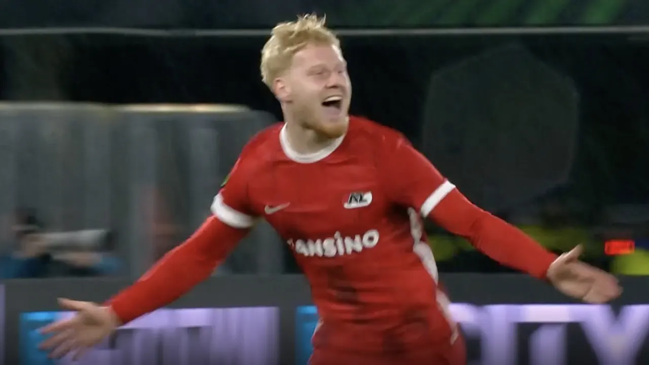 VIDEOGOAL: Meerdink schiet beslissende strafschop binnen