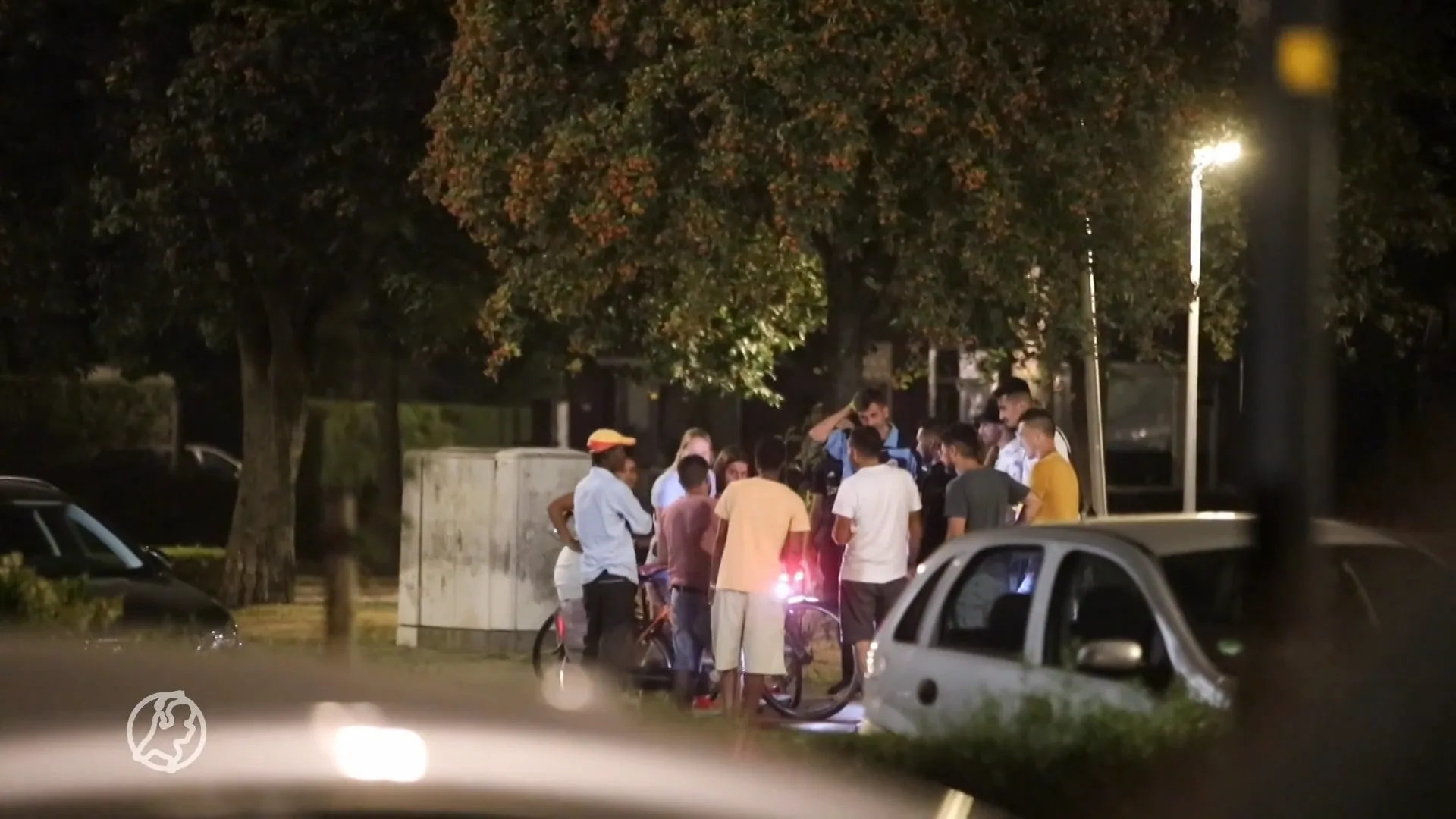 Honderdvijftig asielzoekers Ter Apel met spoed naar sporthallen in Apeldoorn