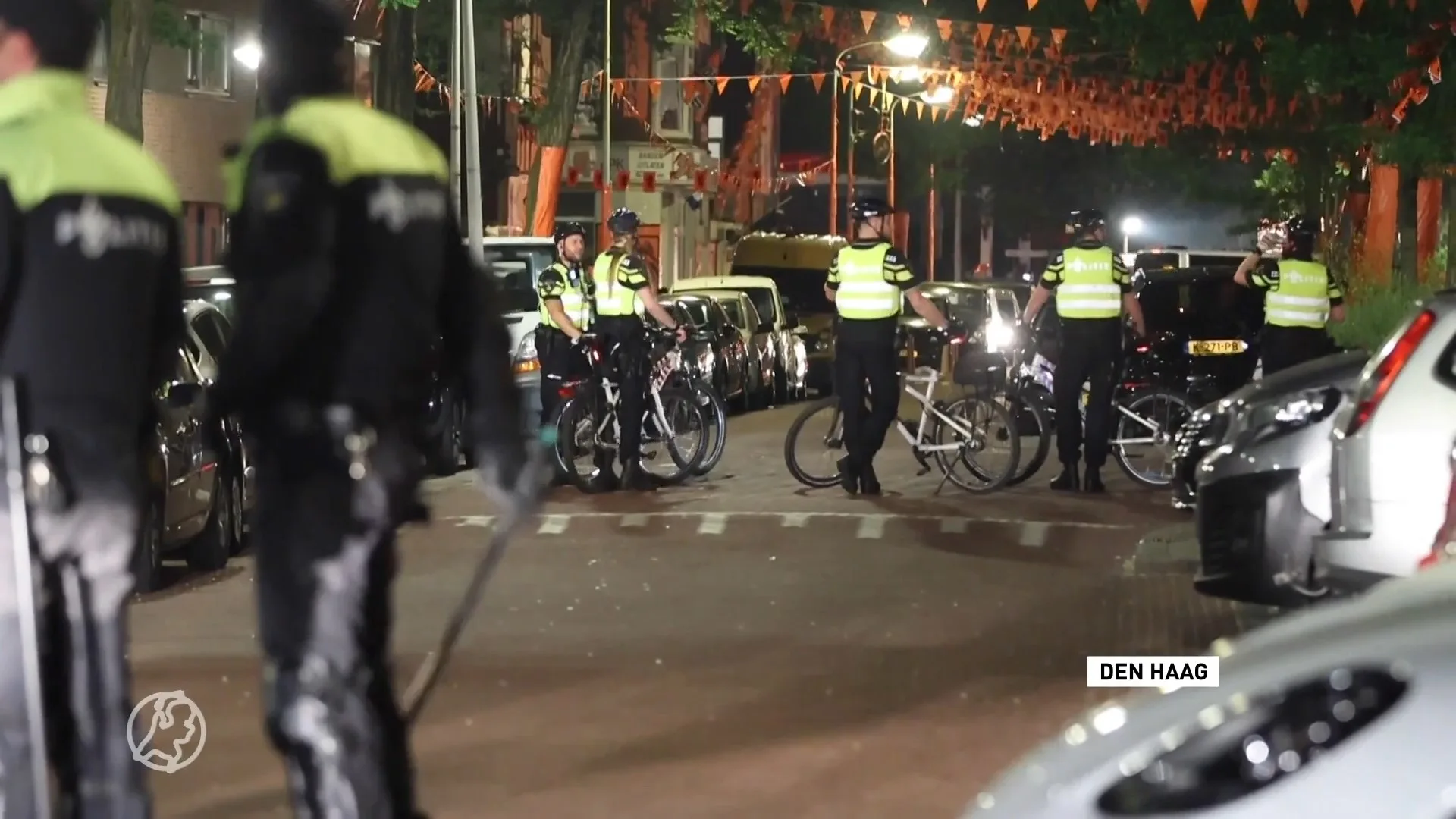 Honderden Oranjesupporters vieren feest, politie grijpt in