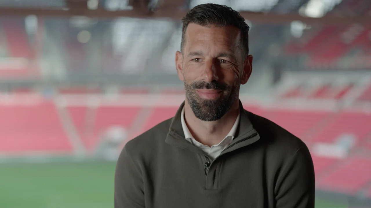 Waarom Ruud van Nistelrooij nu tóch wel aan de slag wil als hoofdtrainer van PSV