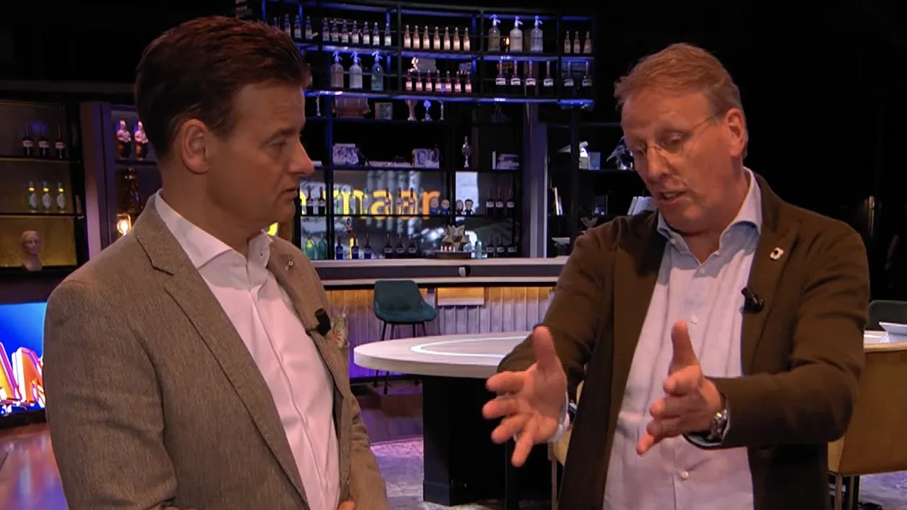 In de Wandelgangen met Chris Woerts: 'Feyenoord en Ajax zijn tegen samenvoegen competities'