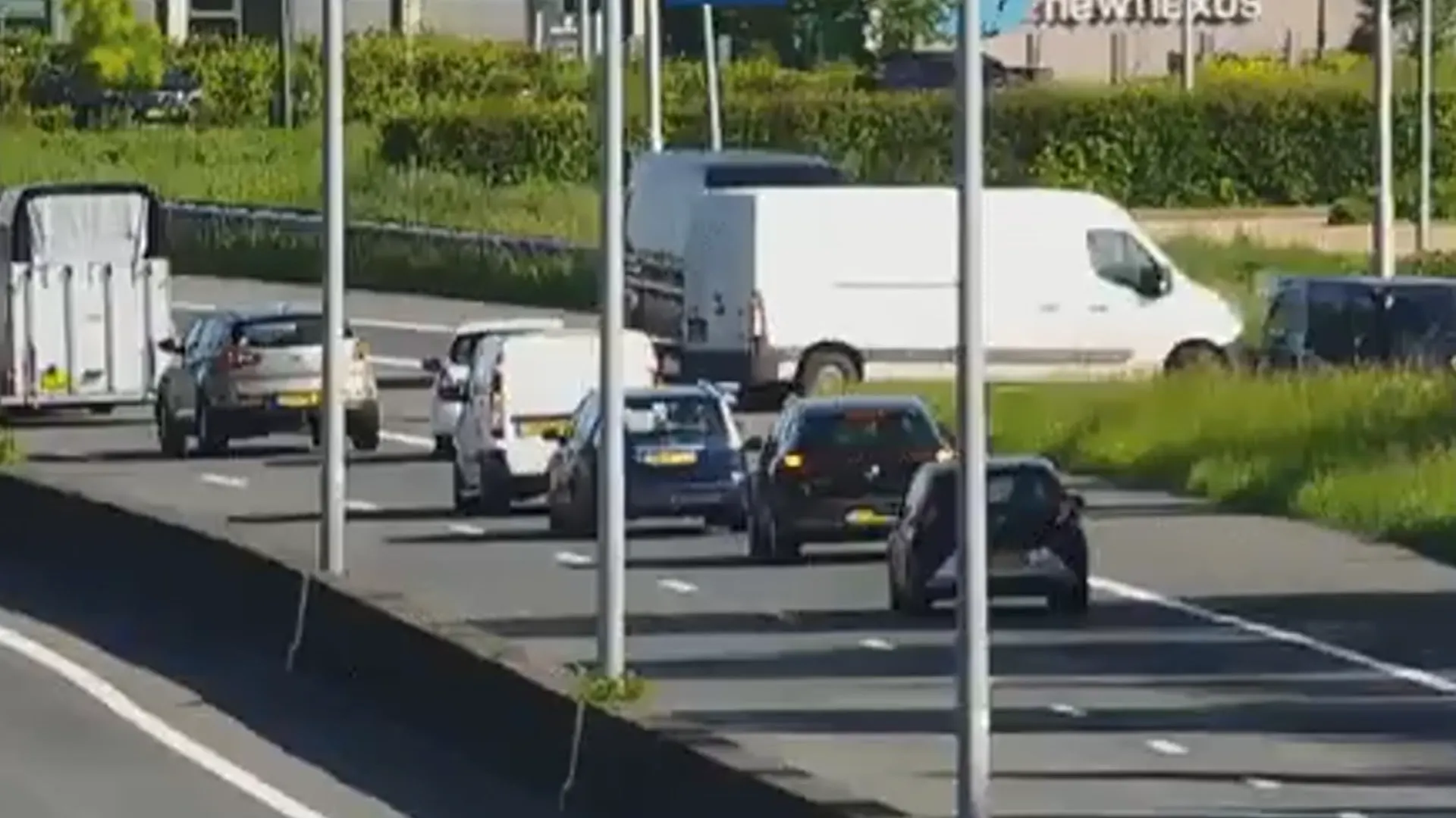Tientallen spookrijders op A28 om file te ontwijken: 'Bizar'