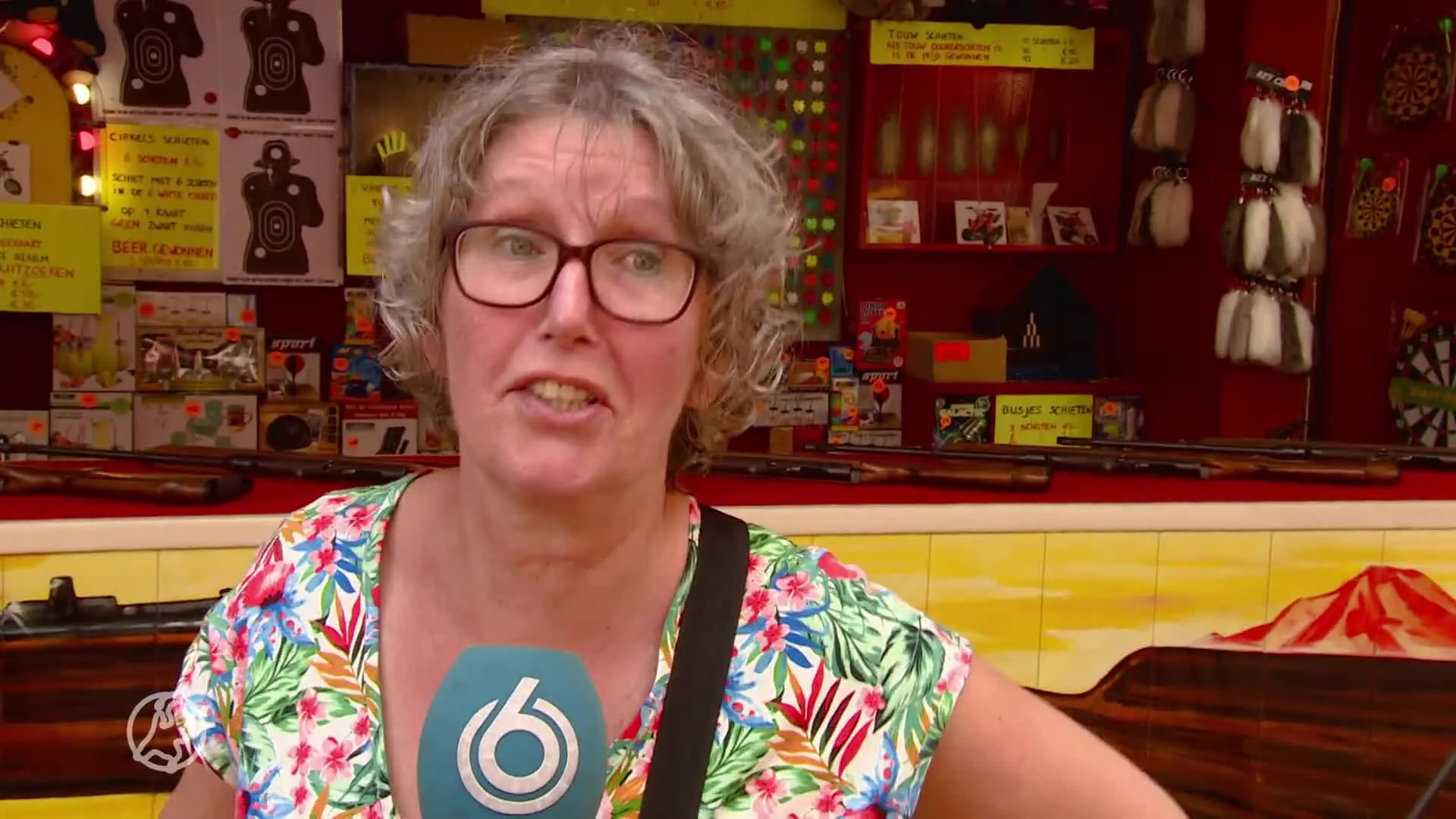 Luchtbuks Ria (101) haalt de trekker over op Tilburgse kermis