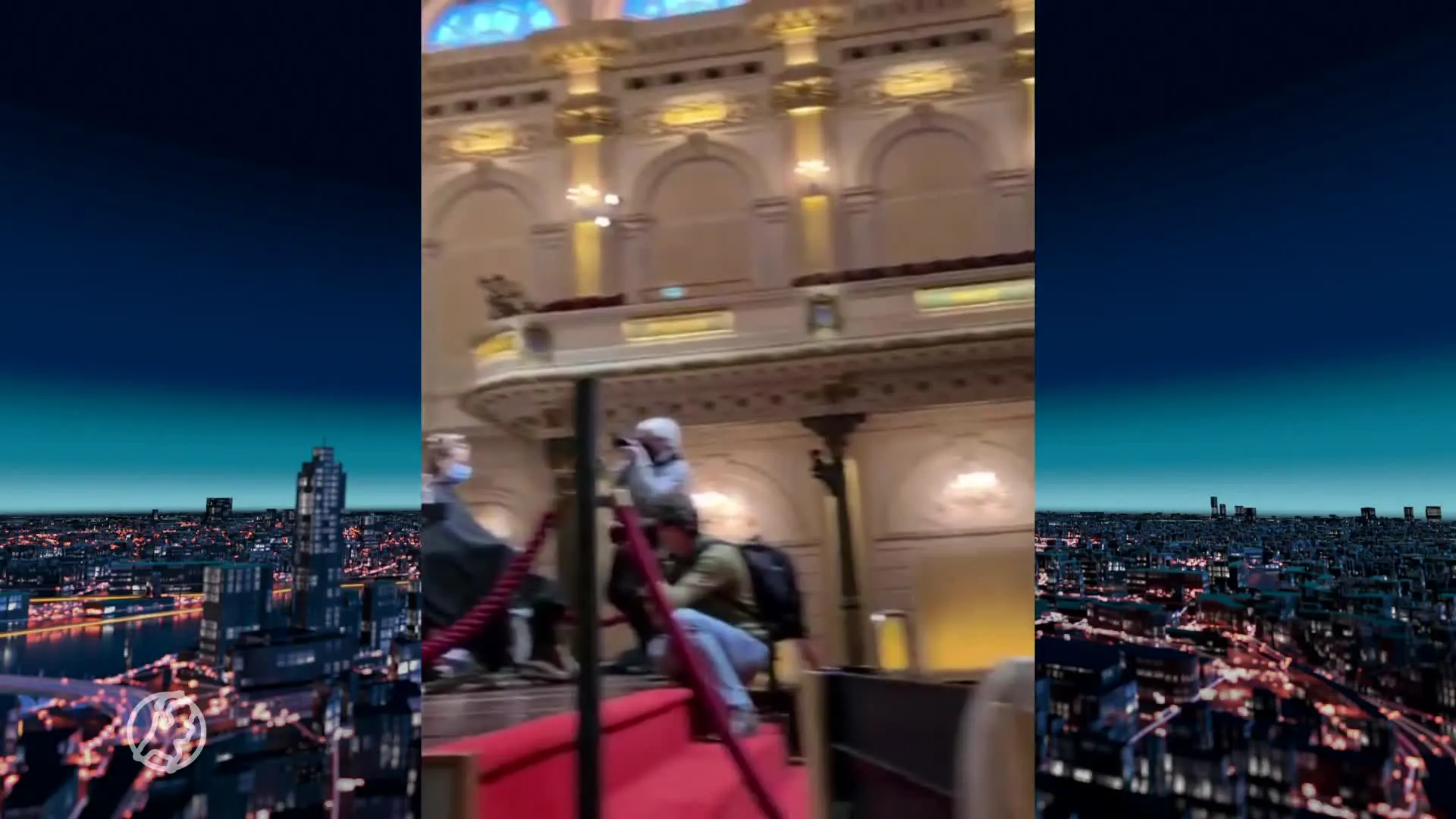 Kapsalon Theater van start, eerste klant geniet van muzikale knipbeurt in Concertgebouw