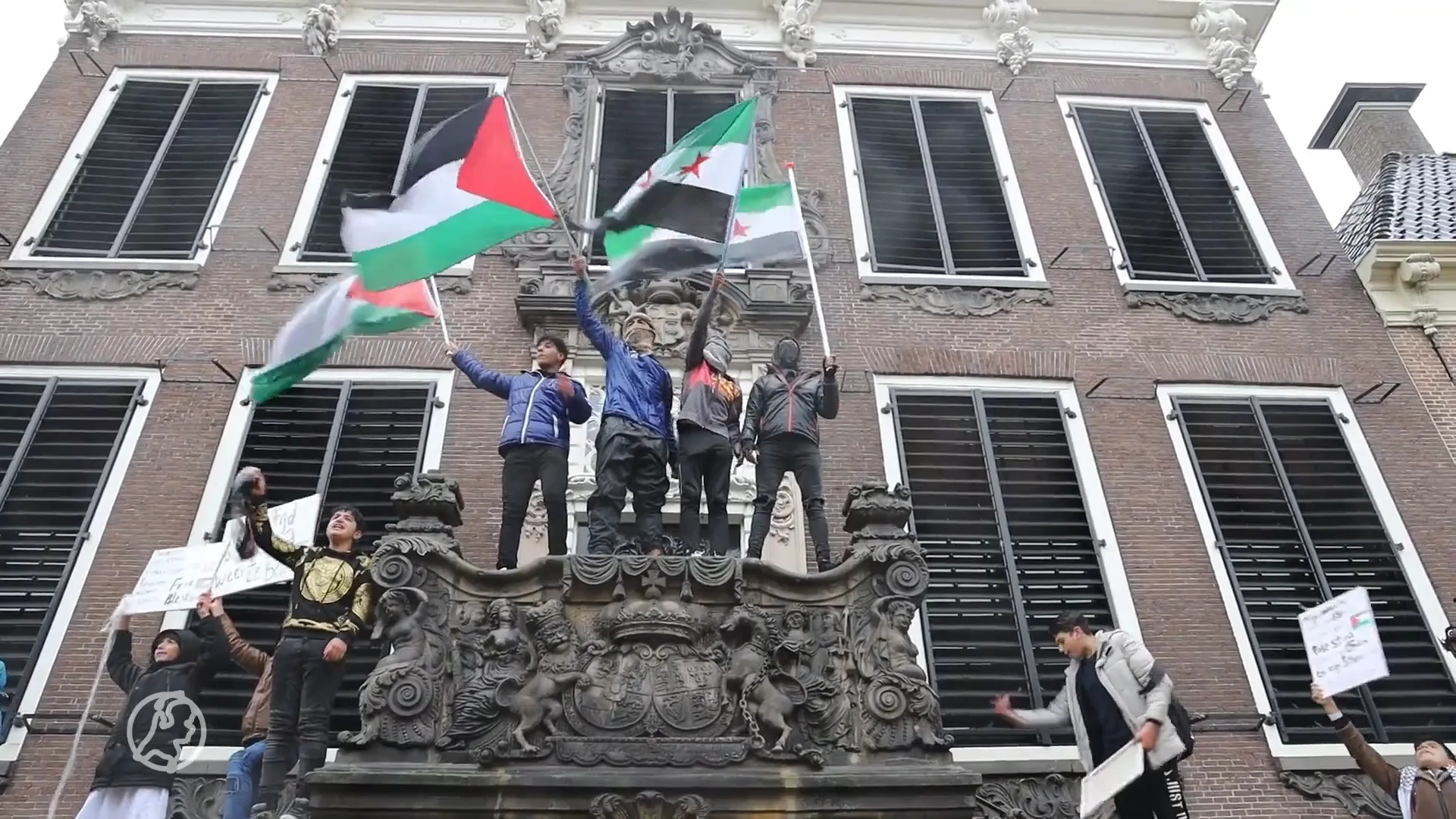 Pro-Palestina demonstratie in Sneek trekt tientallen mensen