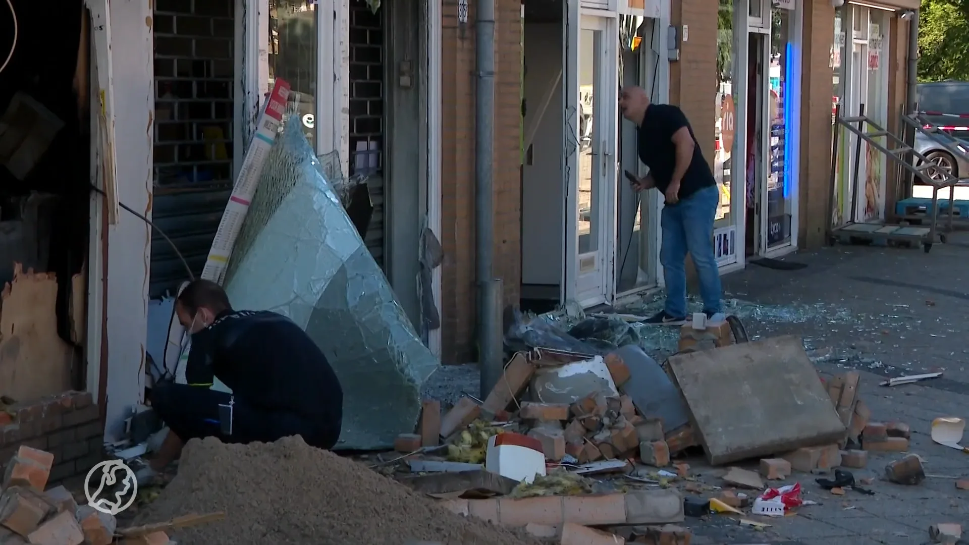Enorme ravage na plofkraak op geldautomaat in Amsterdam