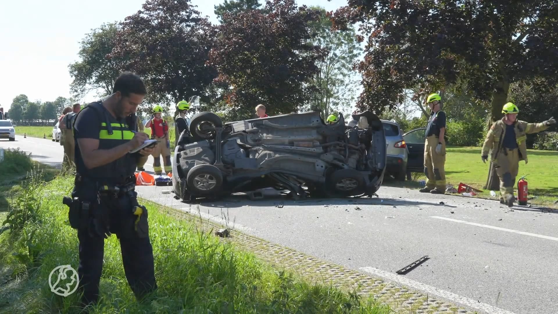 Twee gewonden en veel schade bij botsing met drie auto's op N248