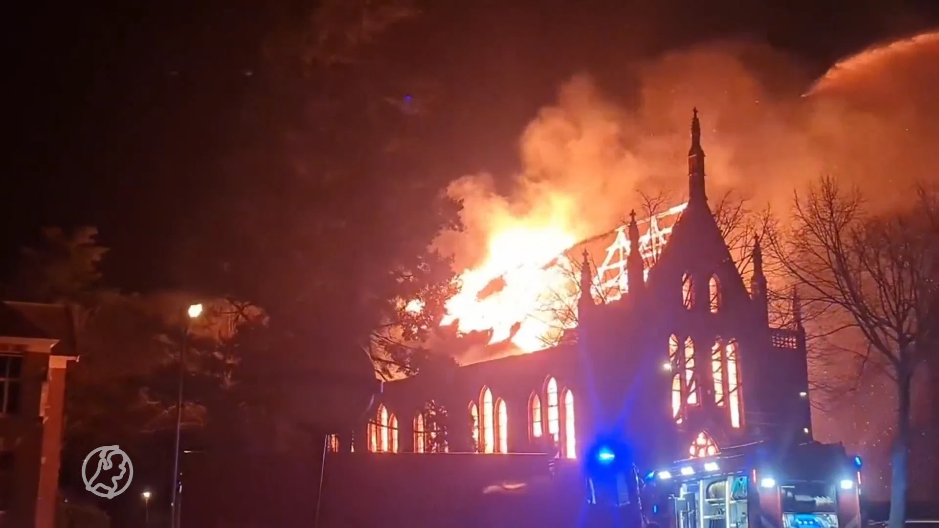 Zeer grote brand in kerkgebouw in Brabantse Veghel onder controle