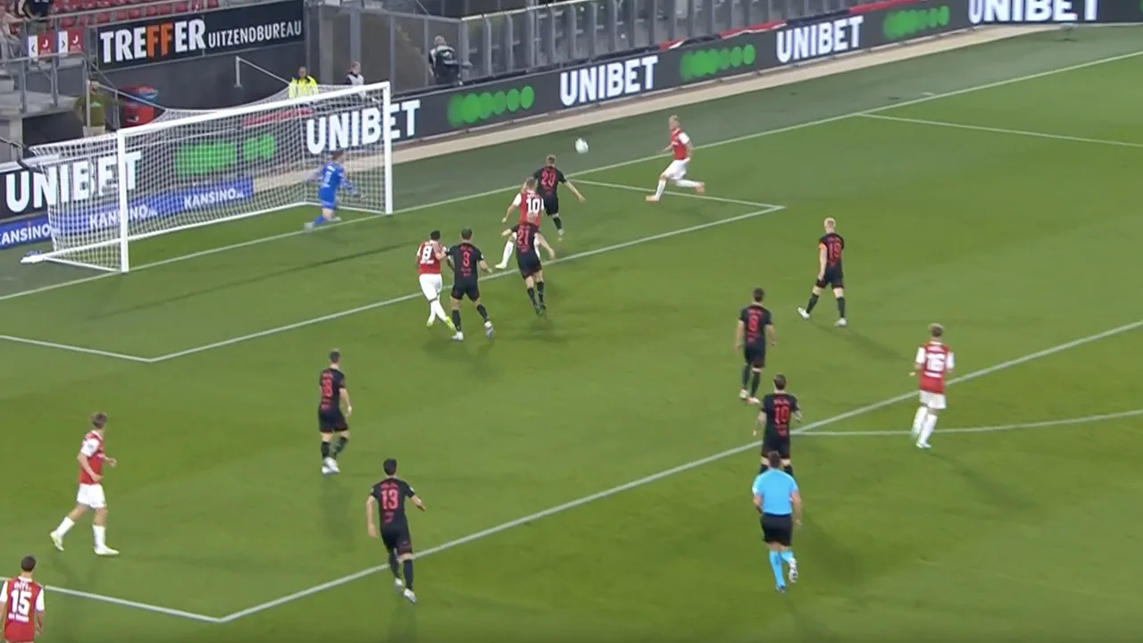 KANS: Odgaard stuit op SK Brann-doelman na voorzet Van Bommel