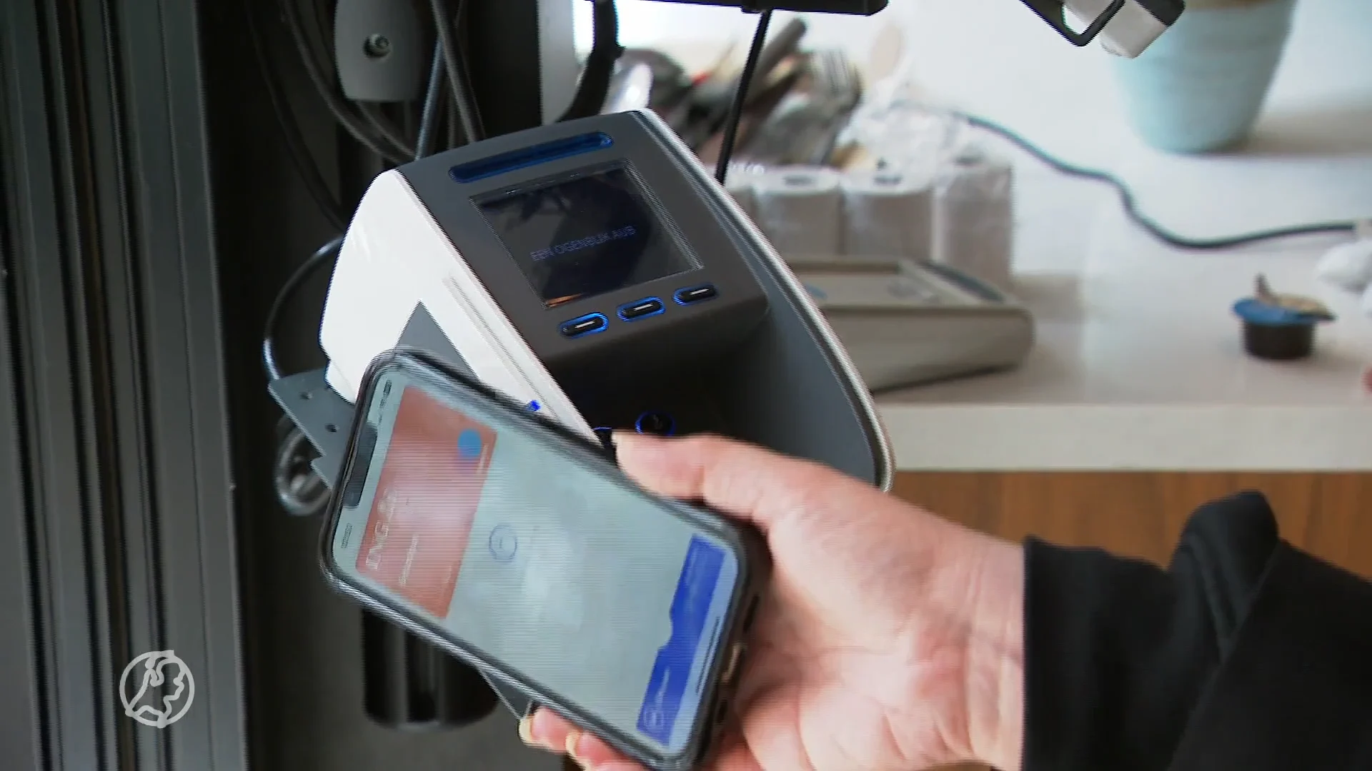 Contant geld weigeren 'zorgelijk', waarom kiezen steeds meer zaken er dan toch voor?