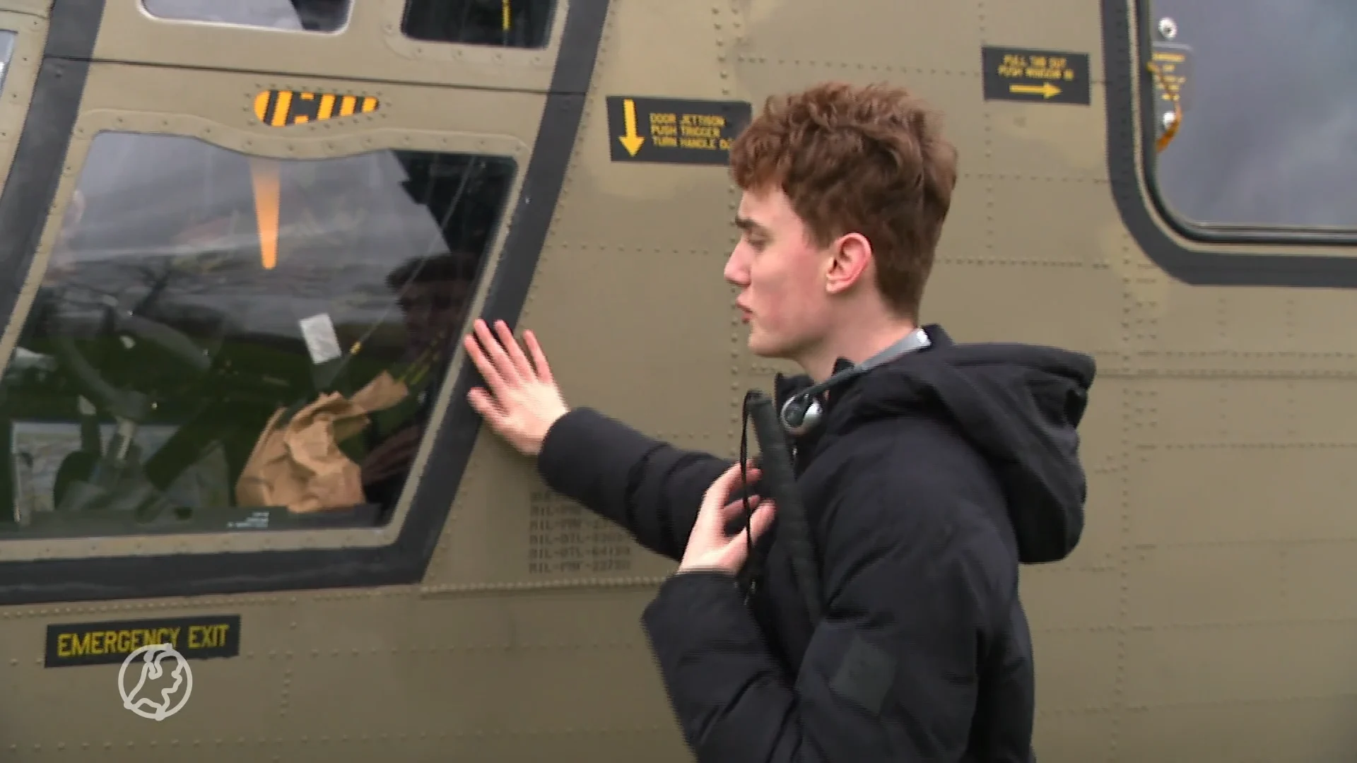 Blinde en slechtziende leerlingen maken kennis met Chinook-helikopter