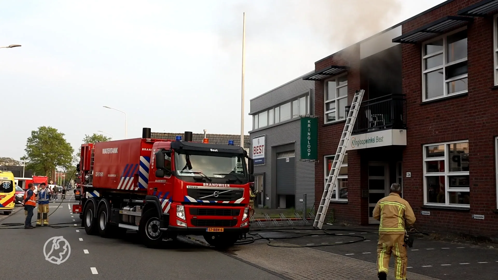 Zeer grote brand in kringloopwinkel in Best