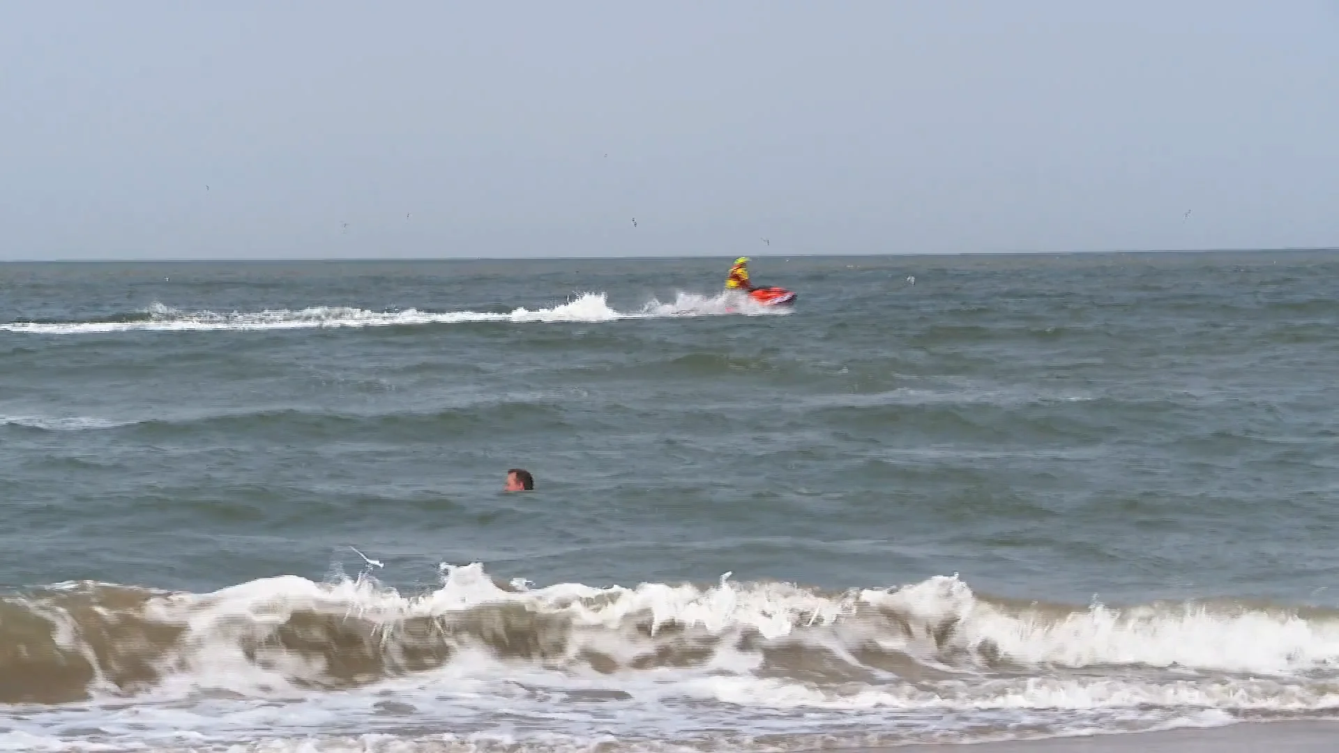 Een frisse duik in de zee kan iets te fris aanvoelen