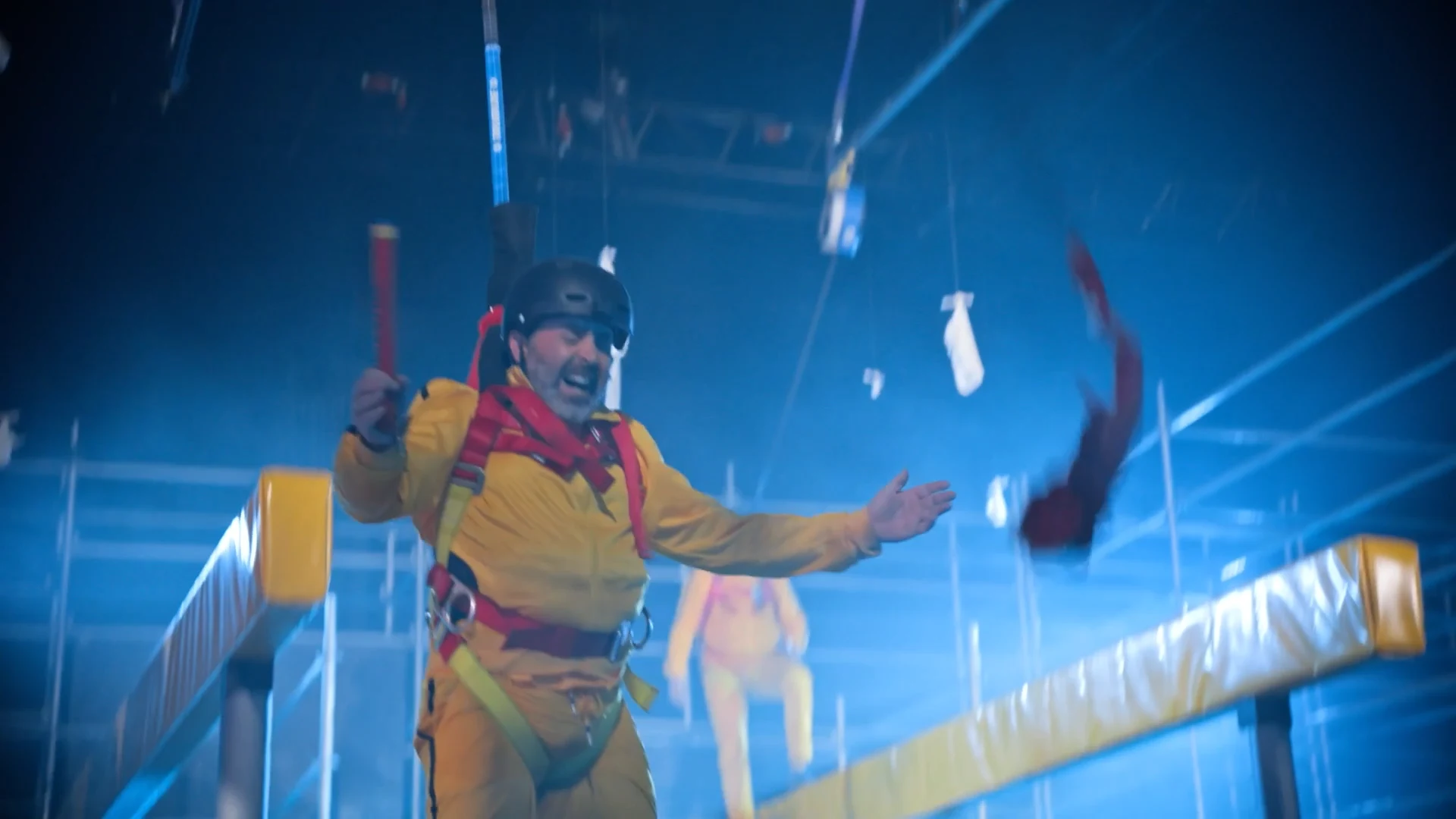 Horace IN TRANEN na SPRONG in het DIEPE