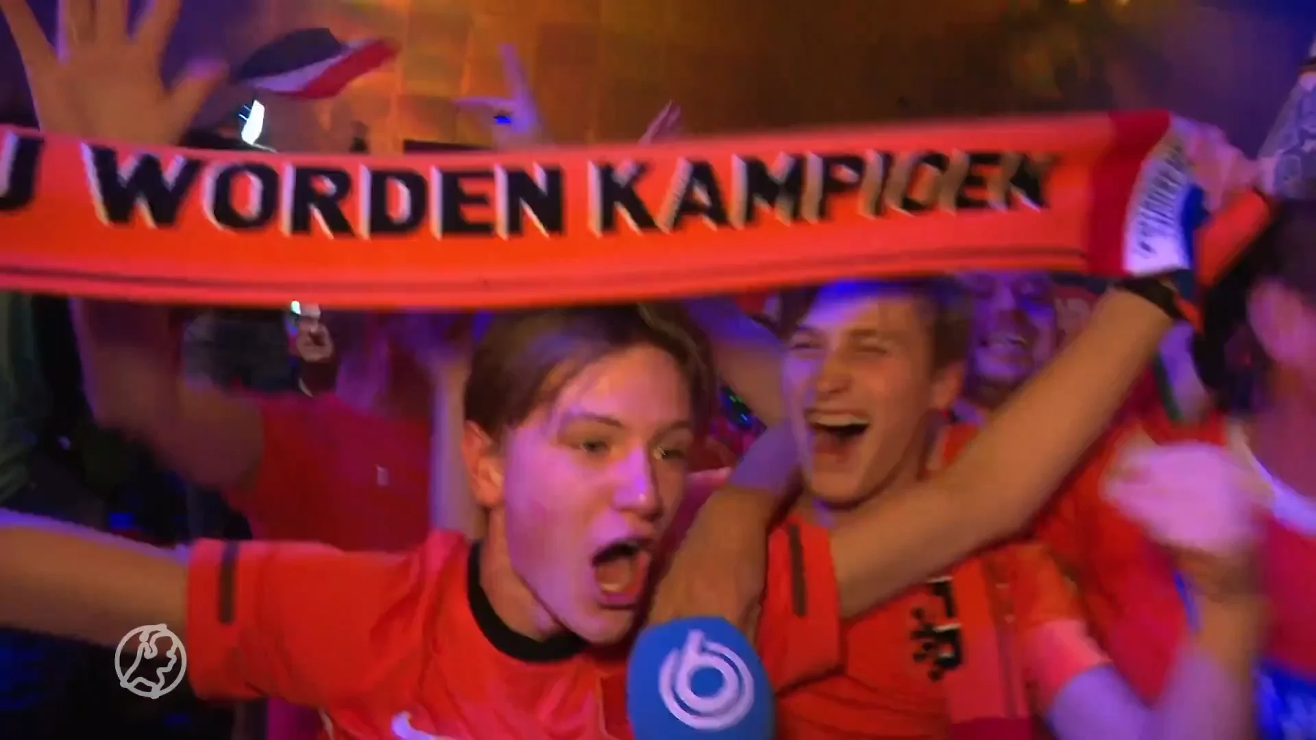 Fans in Huis van Oranje bezingen doelman Noppert, maar de wedstrijd valt tegen: 'Het was kut'