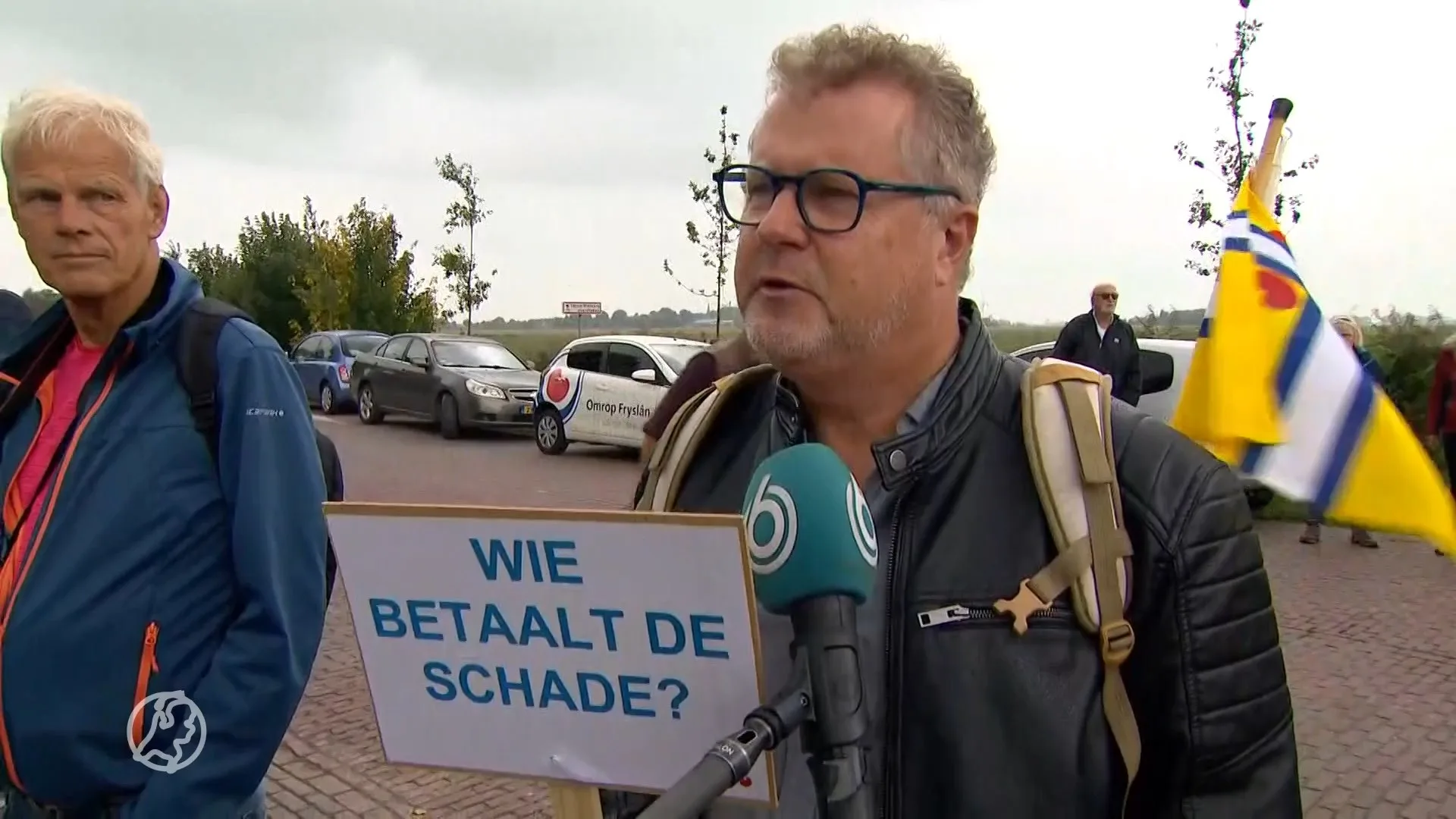 Honderden betogers in Fries dorpje Ternaard tegen gaswinning Waddenzee