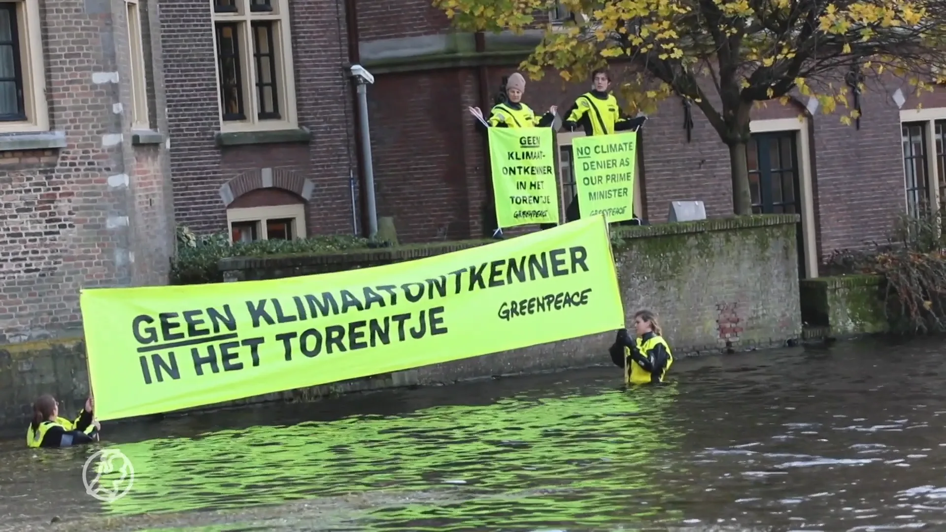 Greenpeace gaat Hofvijver in, wil 'geen klimaatontkenner in Torentje'