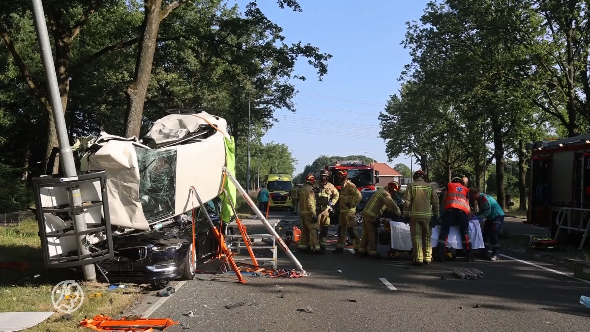 Ongeval in Eindhoven: auto's botsen frontaal op elkaar