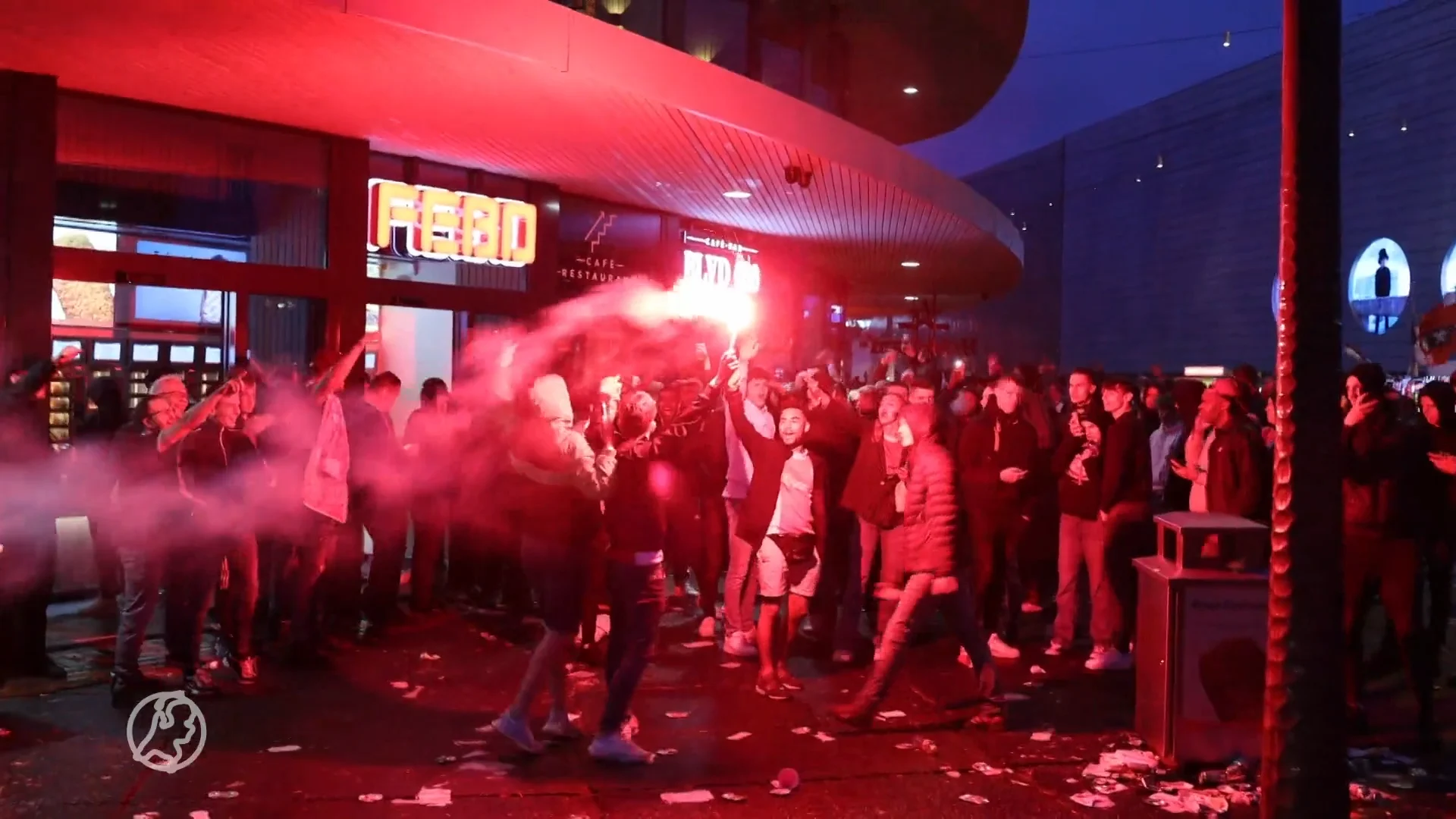 Uitzinnige Ajax-fans vieren 36ste landskampioenschap