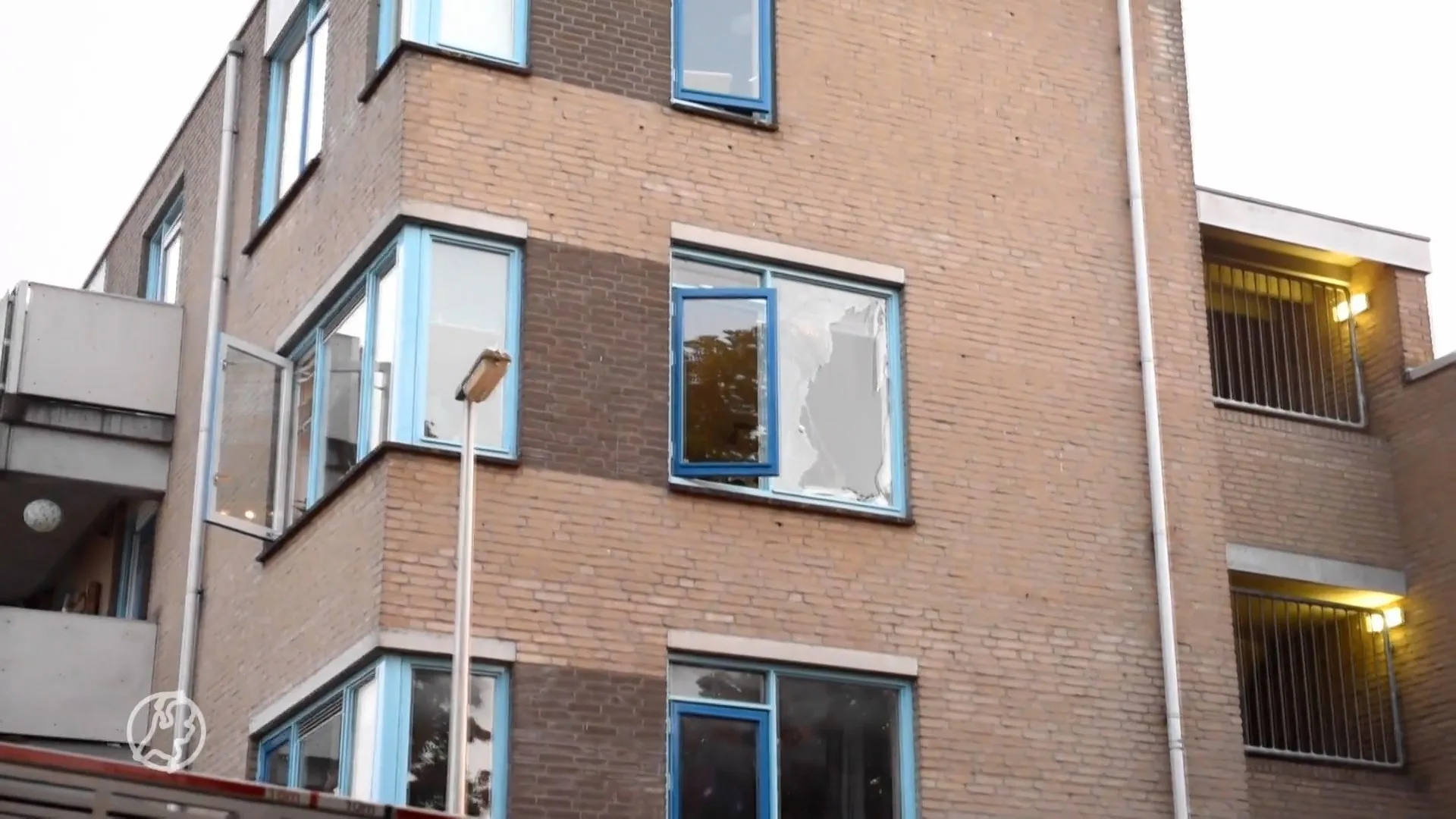 Explosie in Utrecht: huizen beschadigd, betonnen muur aan gort