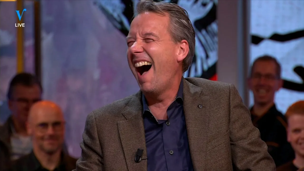 De mannen hebben de grootste lol: ‘Werd er een stewardess uit...