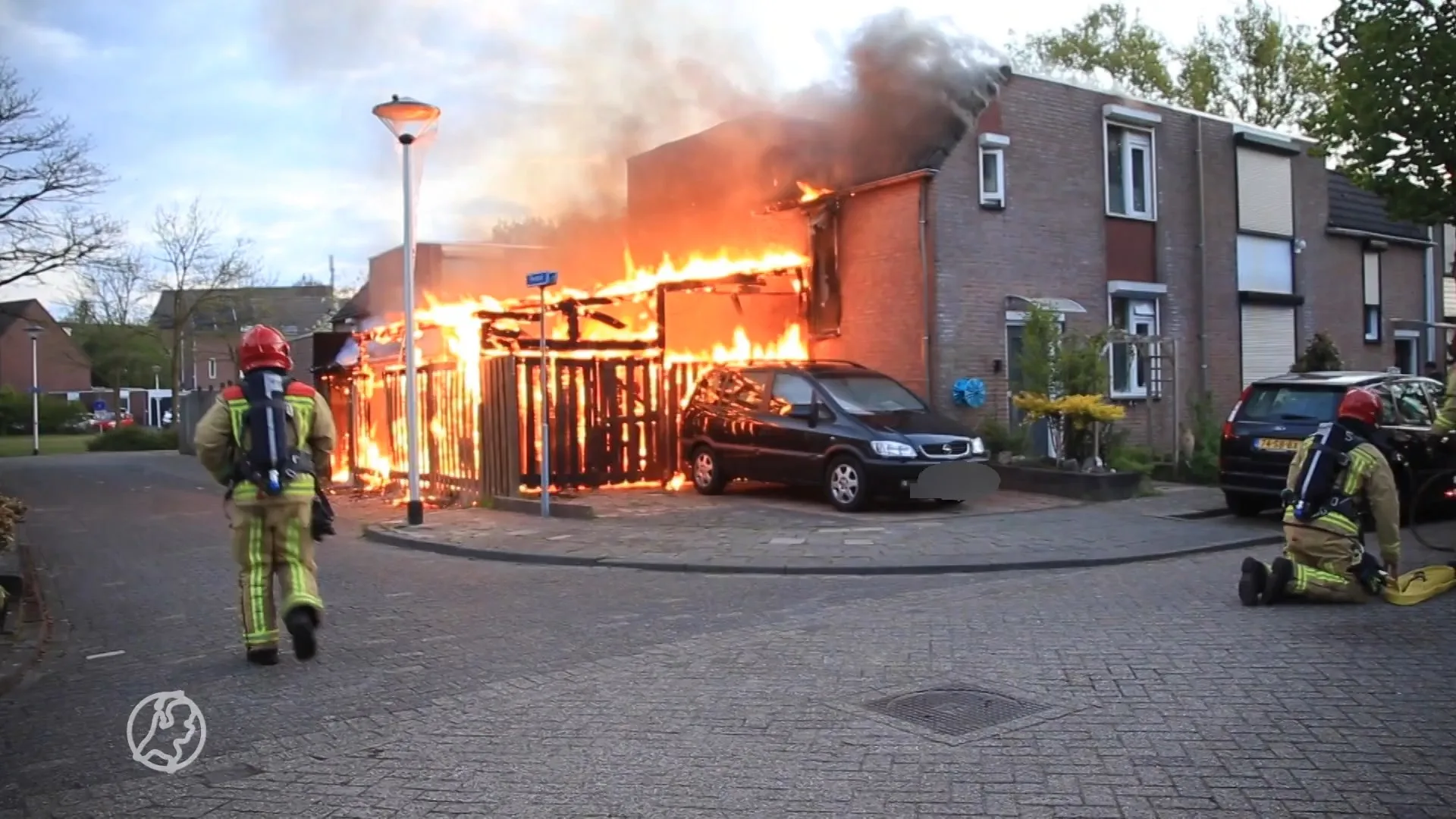 Derde brand binnen week in Helmondse wijk: schuur gaat in vla...