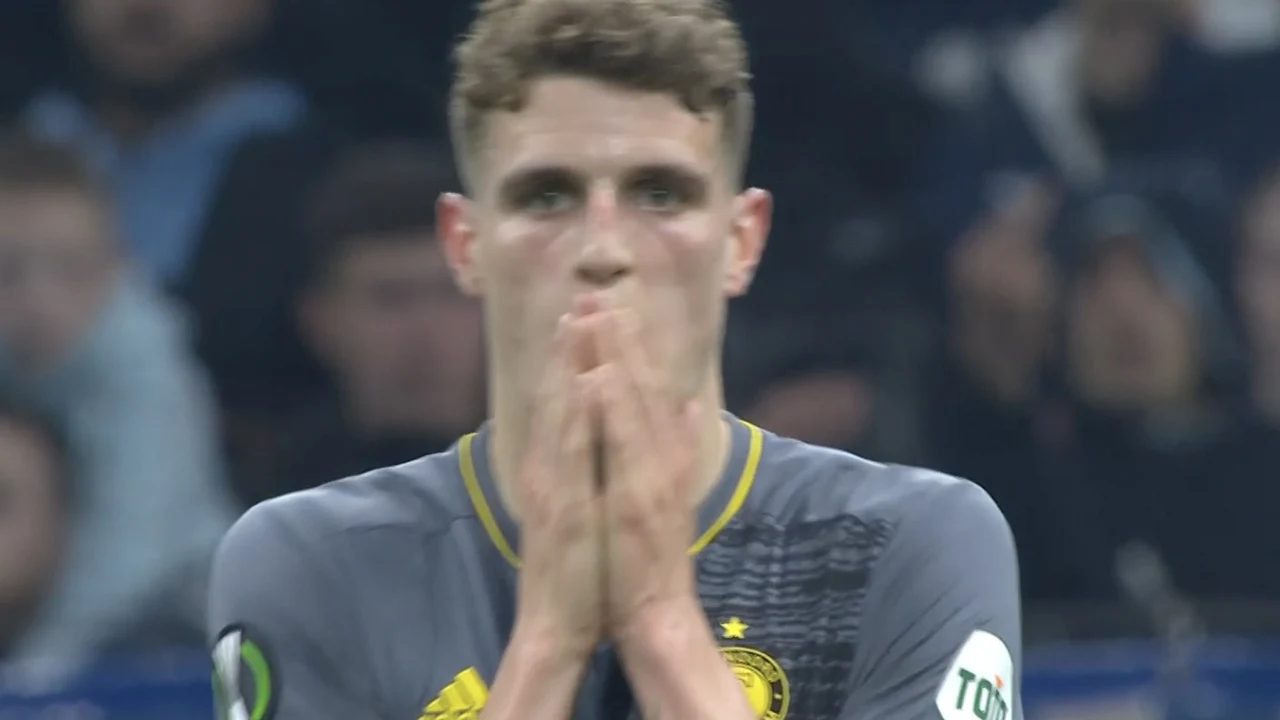 KANS: Guus Til schiet van dichtbij op verdediger van Olympique Marseille