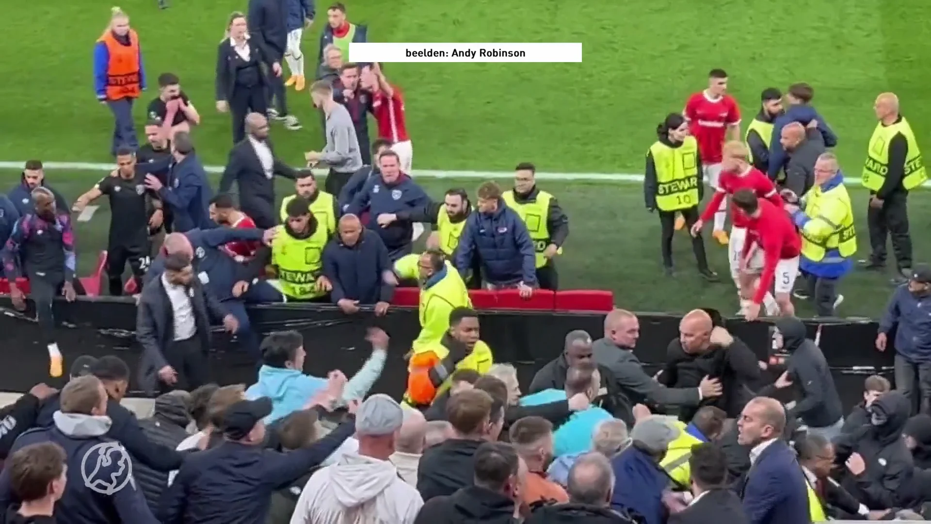 AZ kondigt maatregelen aan na rellen na duel met West Ham United