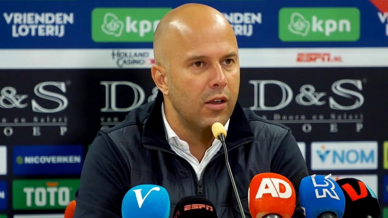 Arne Slot hoopt op ordelijk verloop in Berlijn