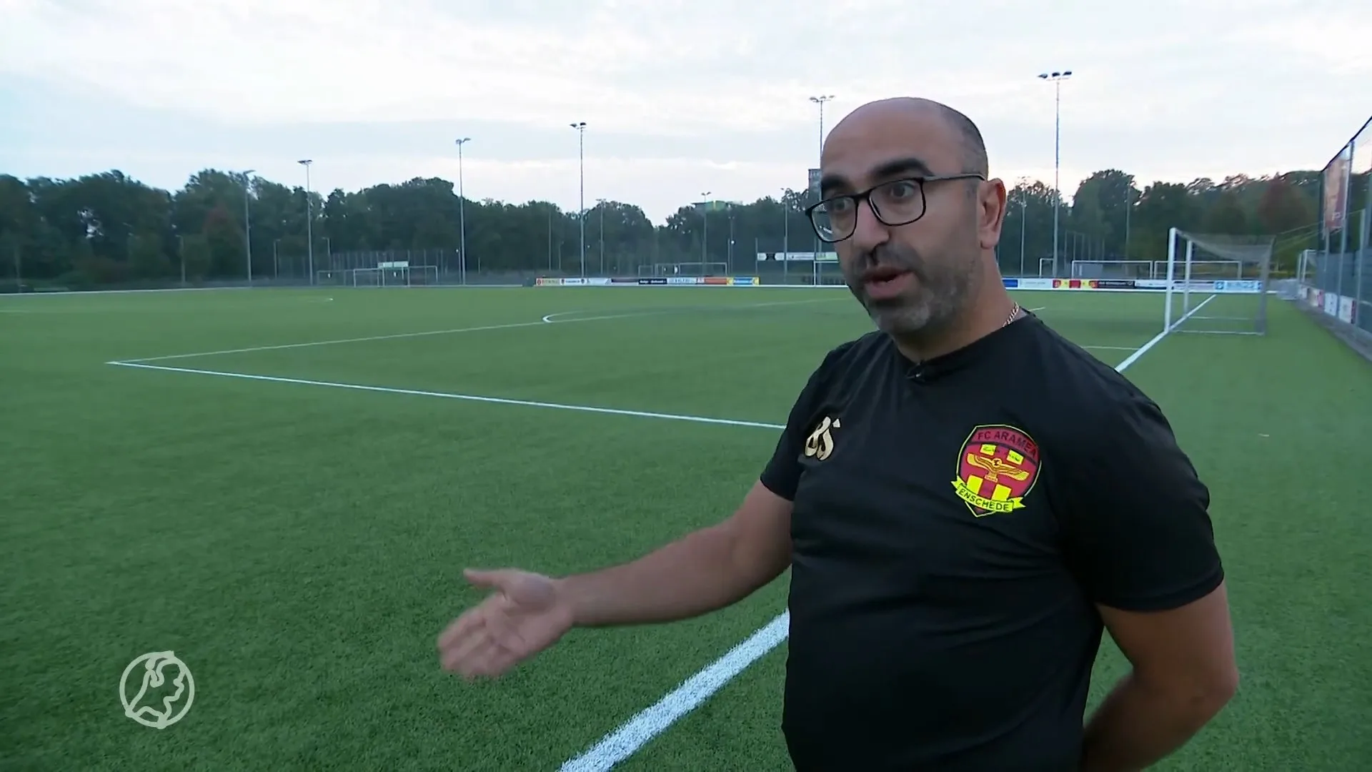 Voetballer geraakt door bliksem tijdens training in Enschede