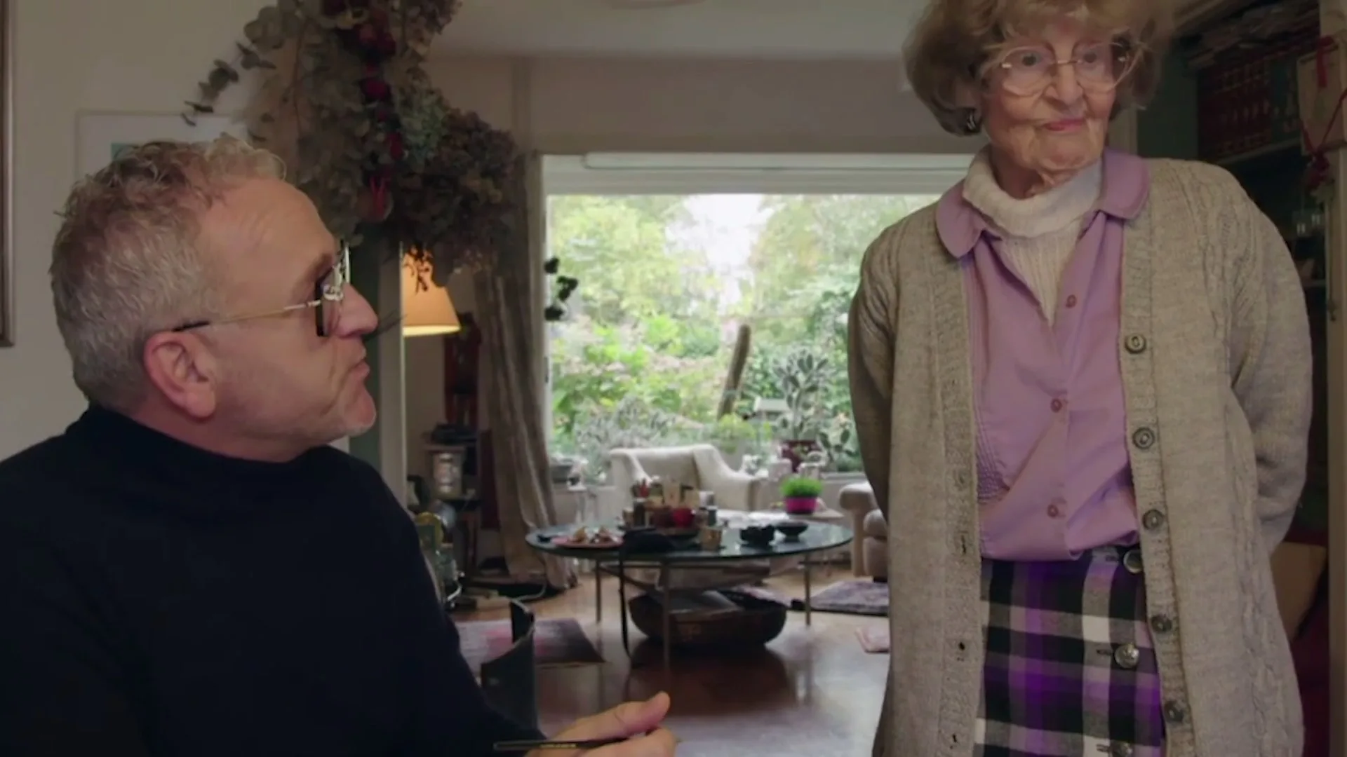 100 jarige Ingrid houdt beurzen nog nauwlettend in de gaten