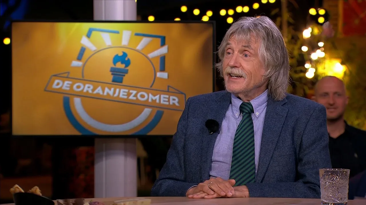 Johan bekeek vrouwenvoetbal: 'Net alsof ze tegen een hoop stront schoppen'