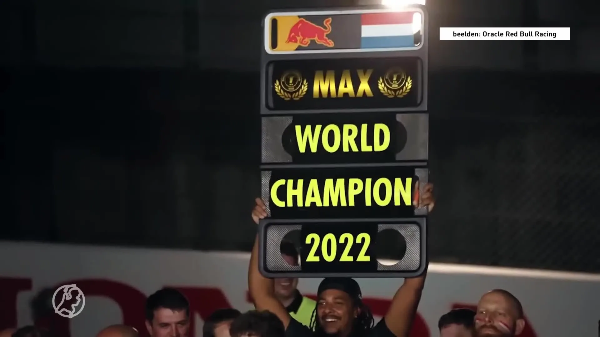 Grote drukte bij F1-fanshops na behalen tweede wereldkampioenschap Max Verstappen