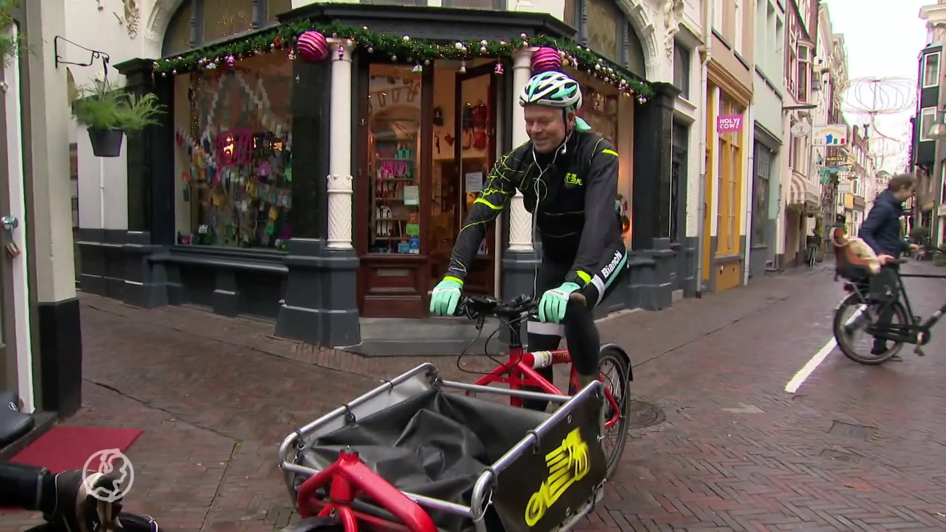 Wethouders houden Deventer economie draaiende als fietskoerie...