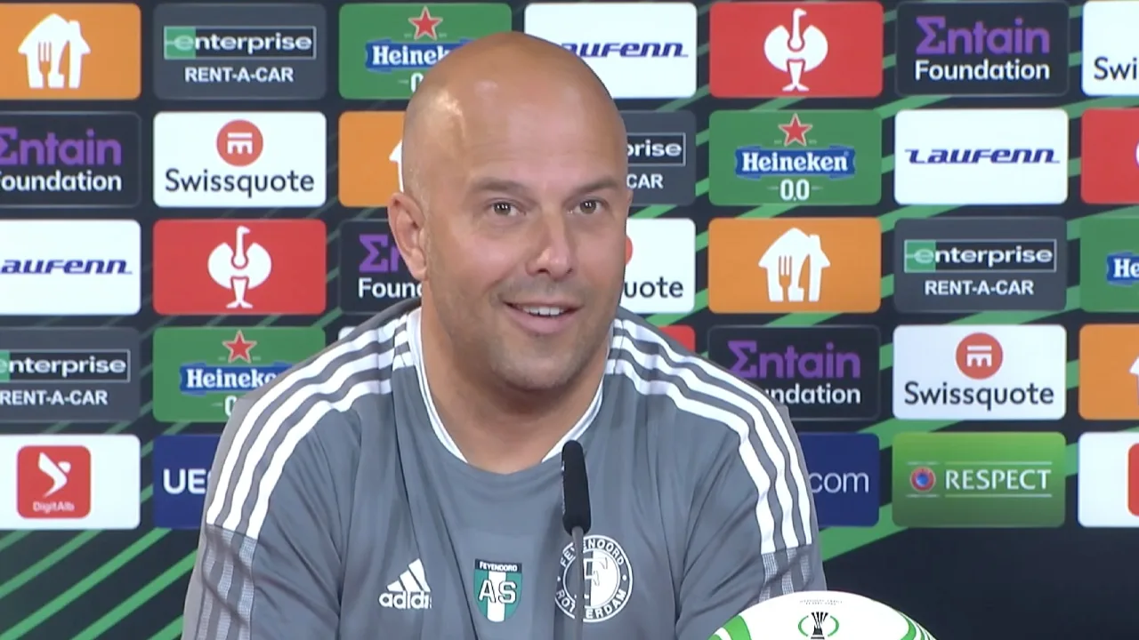 Slot: 'Als Bijlow fit is, is de kans aannemelijk dat hij speelt'