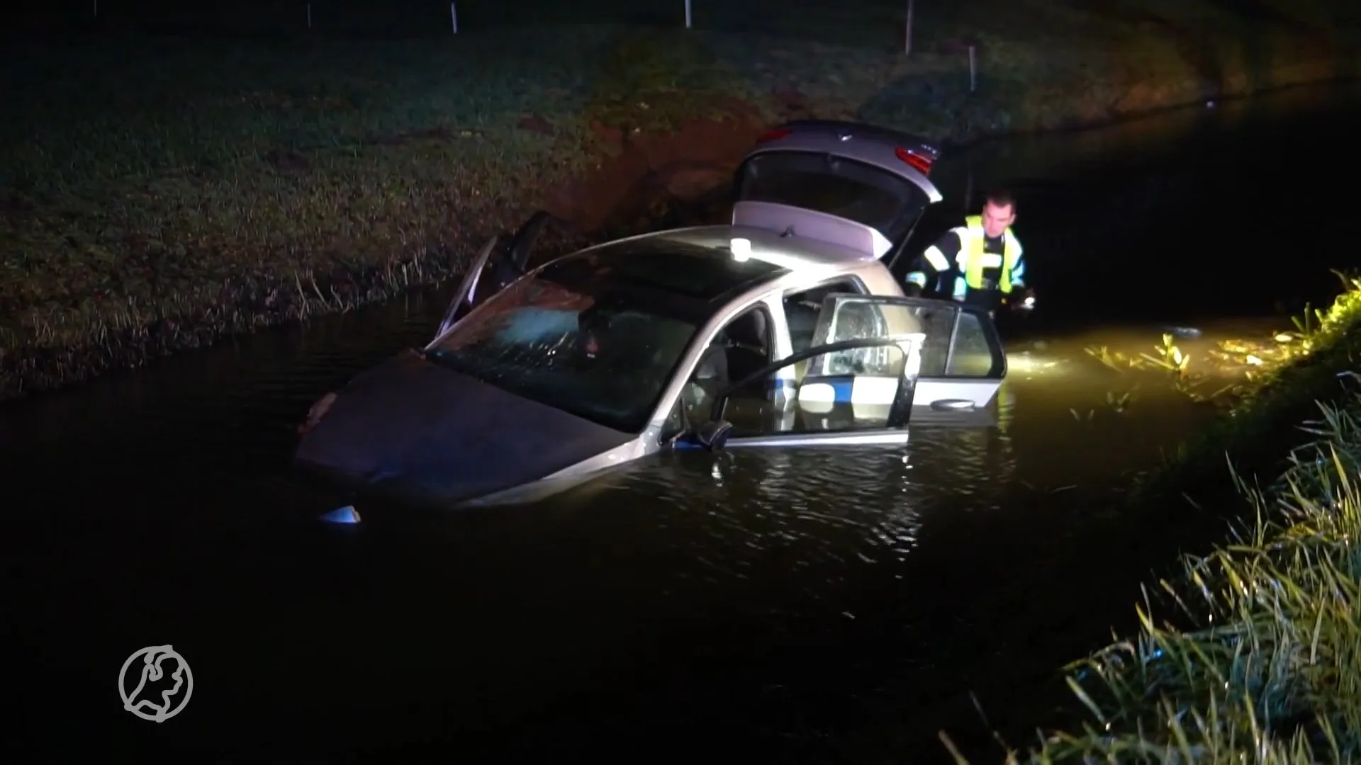 Drie mensen naar ziekenhuis nadat auto te water raakt in Wijhe