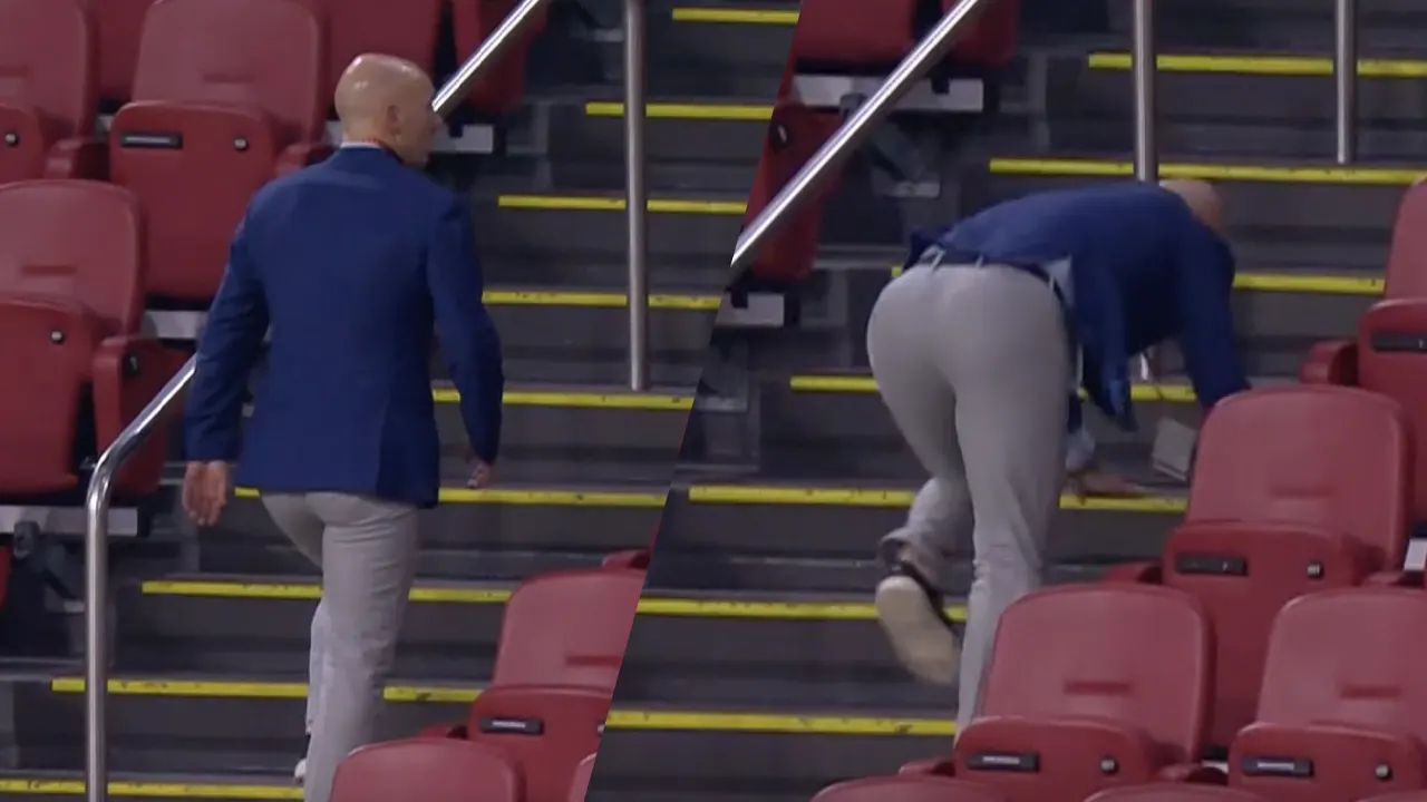 Jan van Halst struikelt op trap Johan Cruijff Arena voorafgaand aan Ajax-Marseille