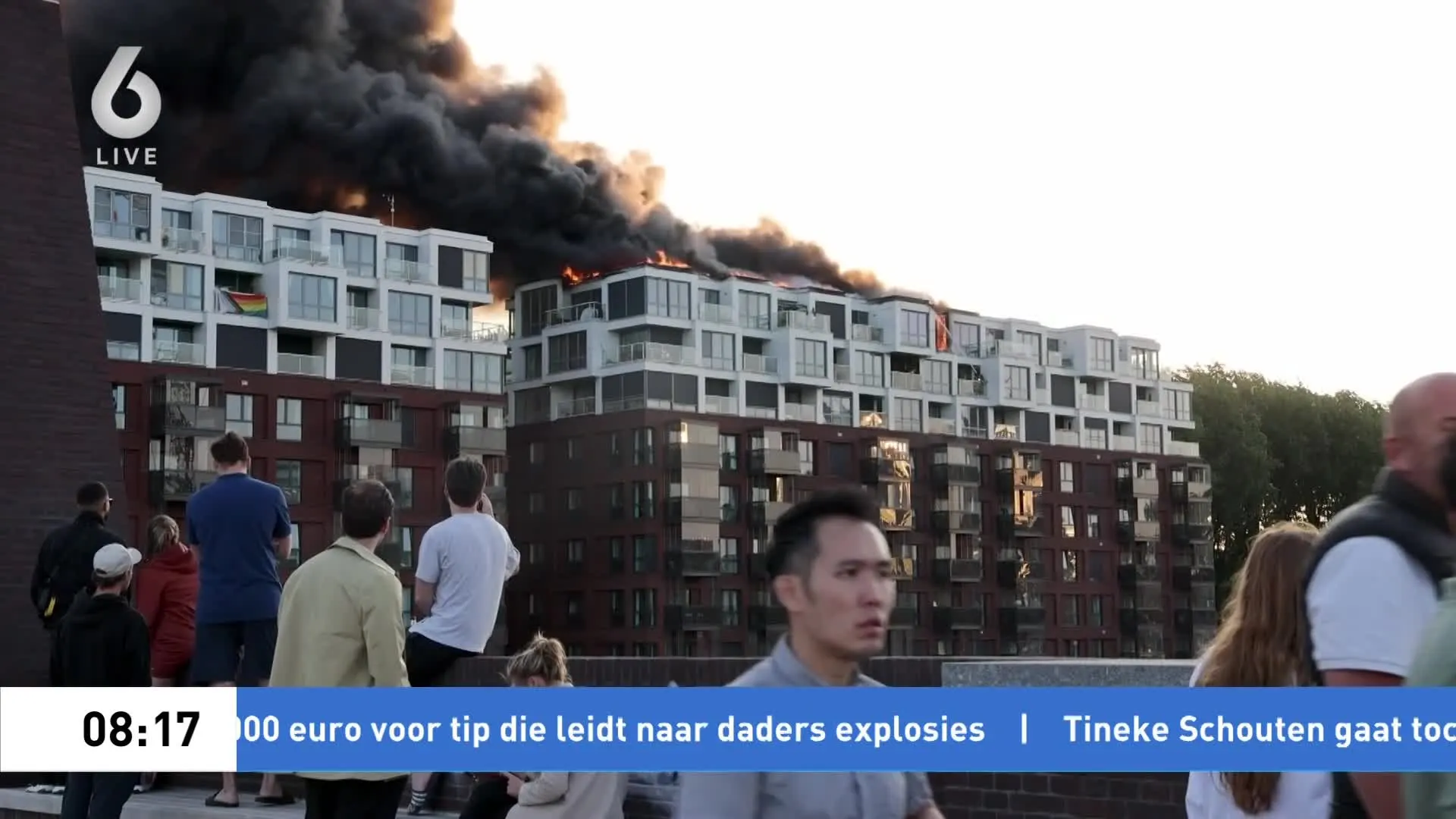 Bewoners naar nachtopvang na zeer grote brand in Amsterdam