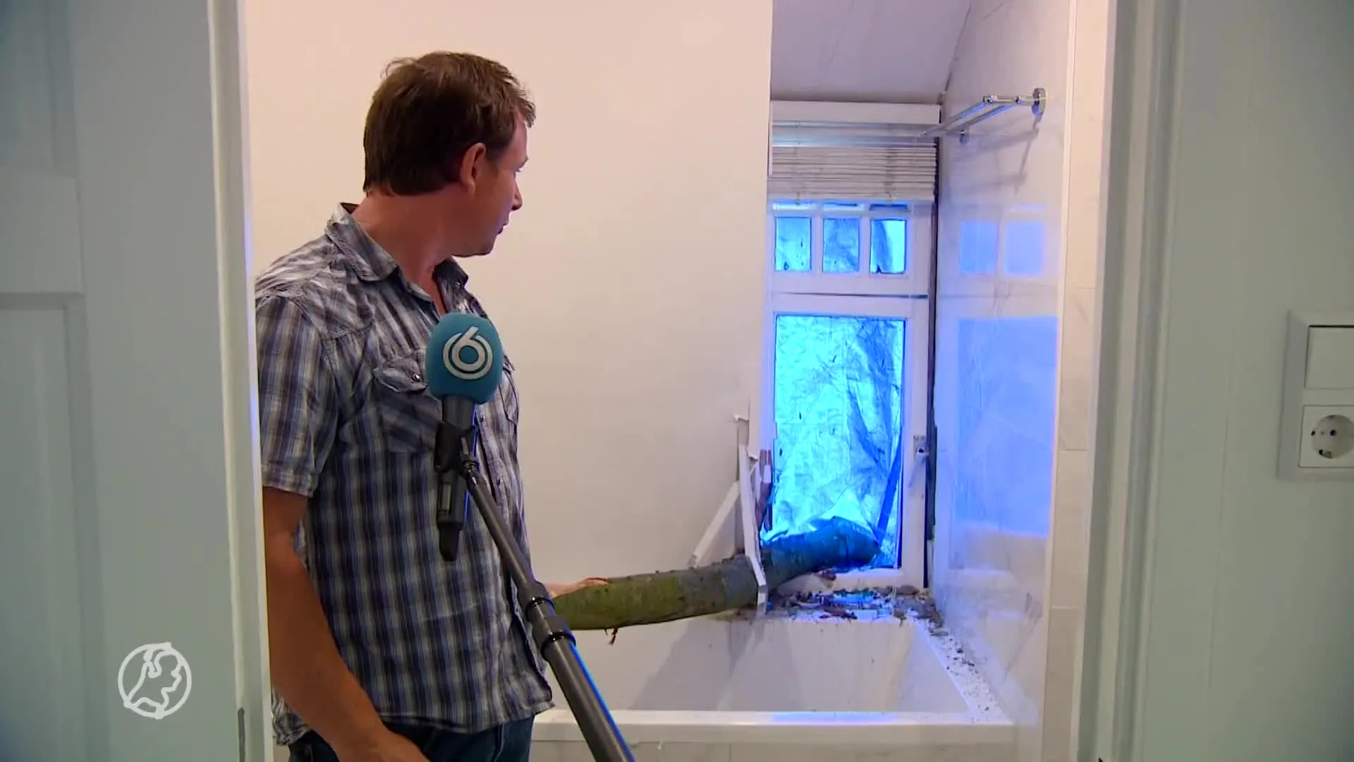 Gigantische boom doorklieft huis Jos tijdens noodweer