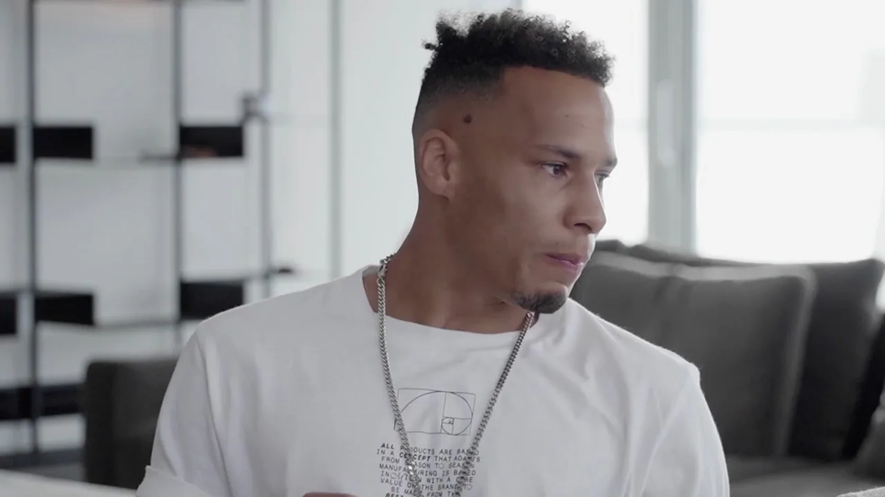 'Paradijsvoetballer' Tjaronn Chery emotioneel door gemis ziek...