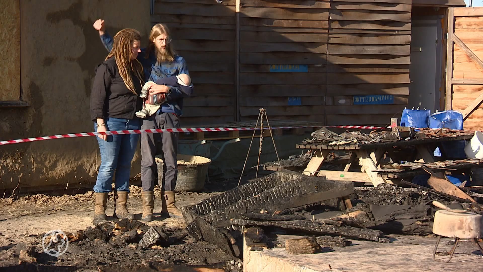 Droomhuis van jong stel gaat in vlammen op, inzamelingsactie loopt als een trein