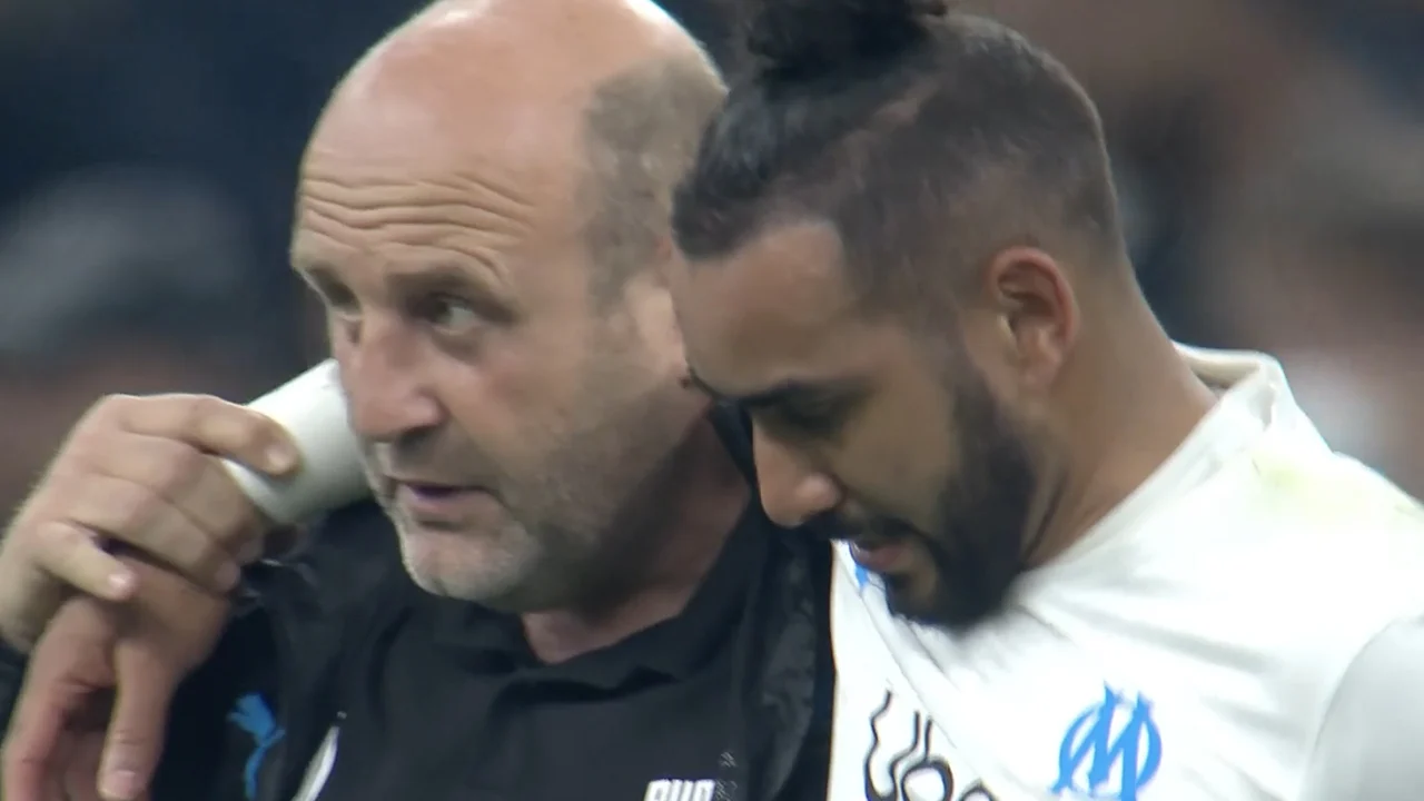 Sterspeler Dimitri Payet valt geblesseerd uit in de eerste helft