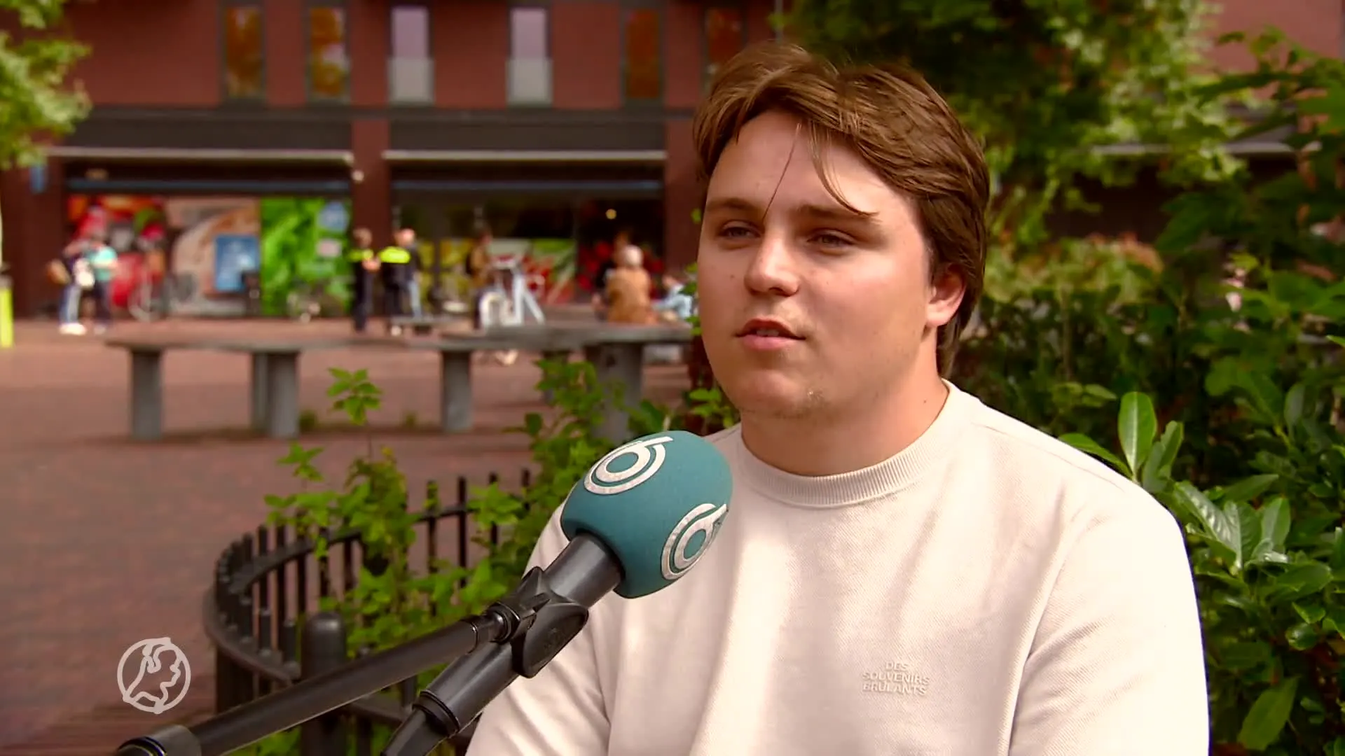 Amsterdamse politie houdt eerste wapencontroles met allerlei waarnemers