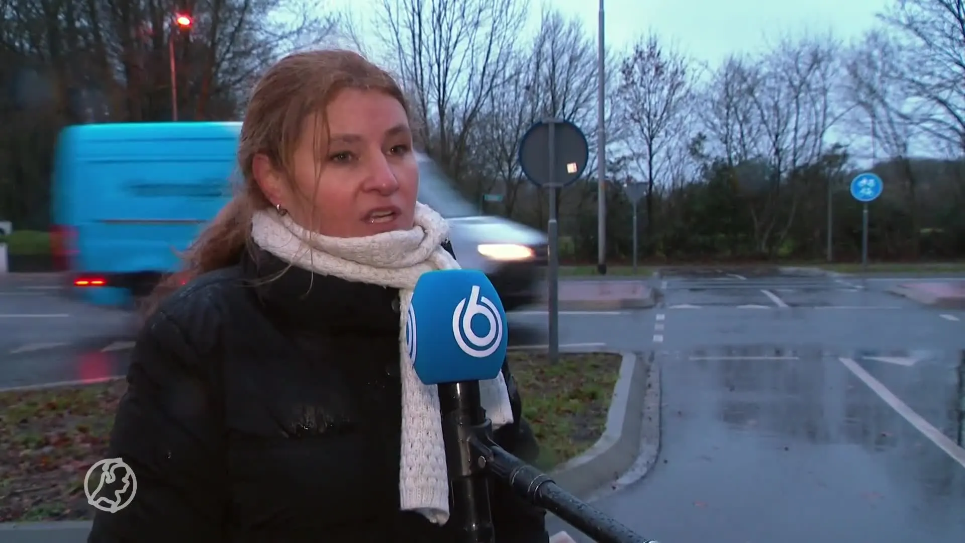 Moeders vrezen voor levens van hun kinderen en voeren actie voor veilige oversteek