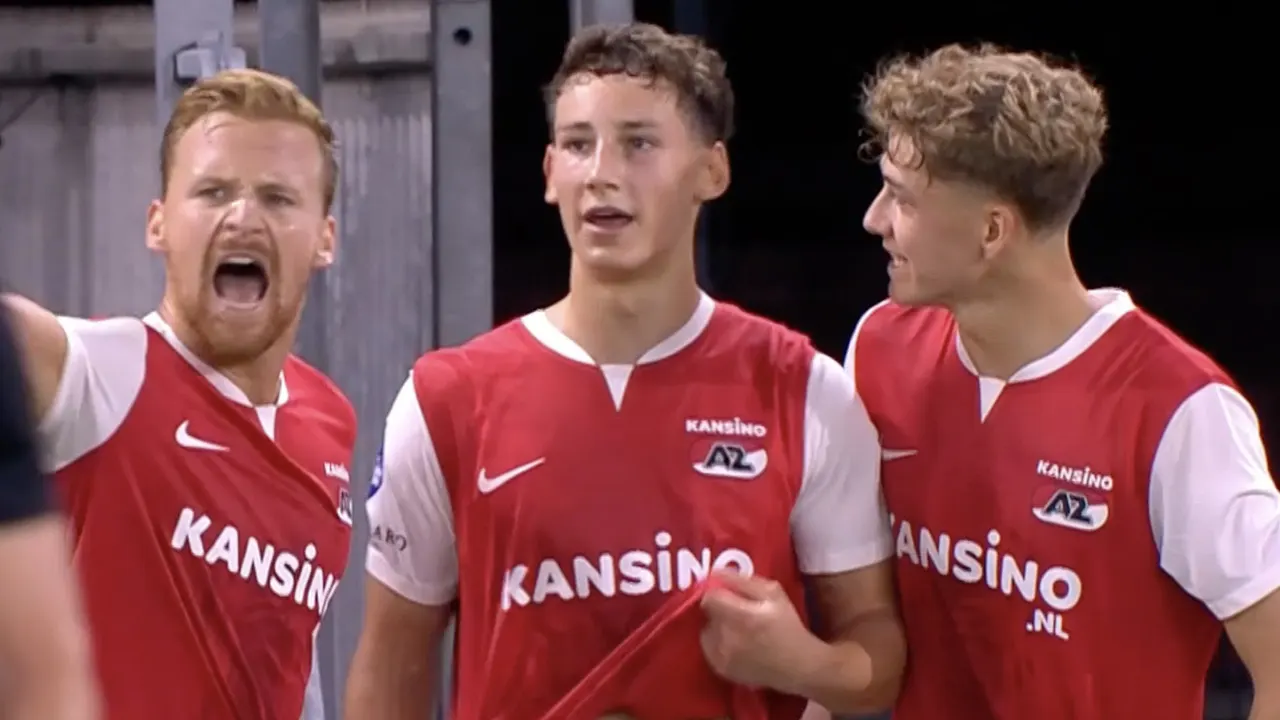 VIDEOGOAL: AZ - Santa Coloma 1-0 (Van Bommel)